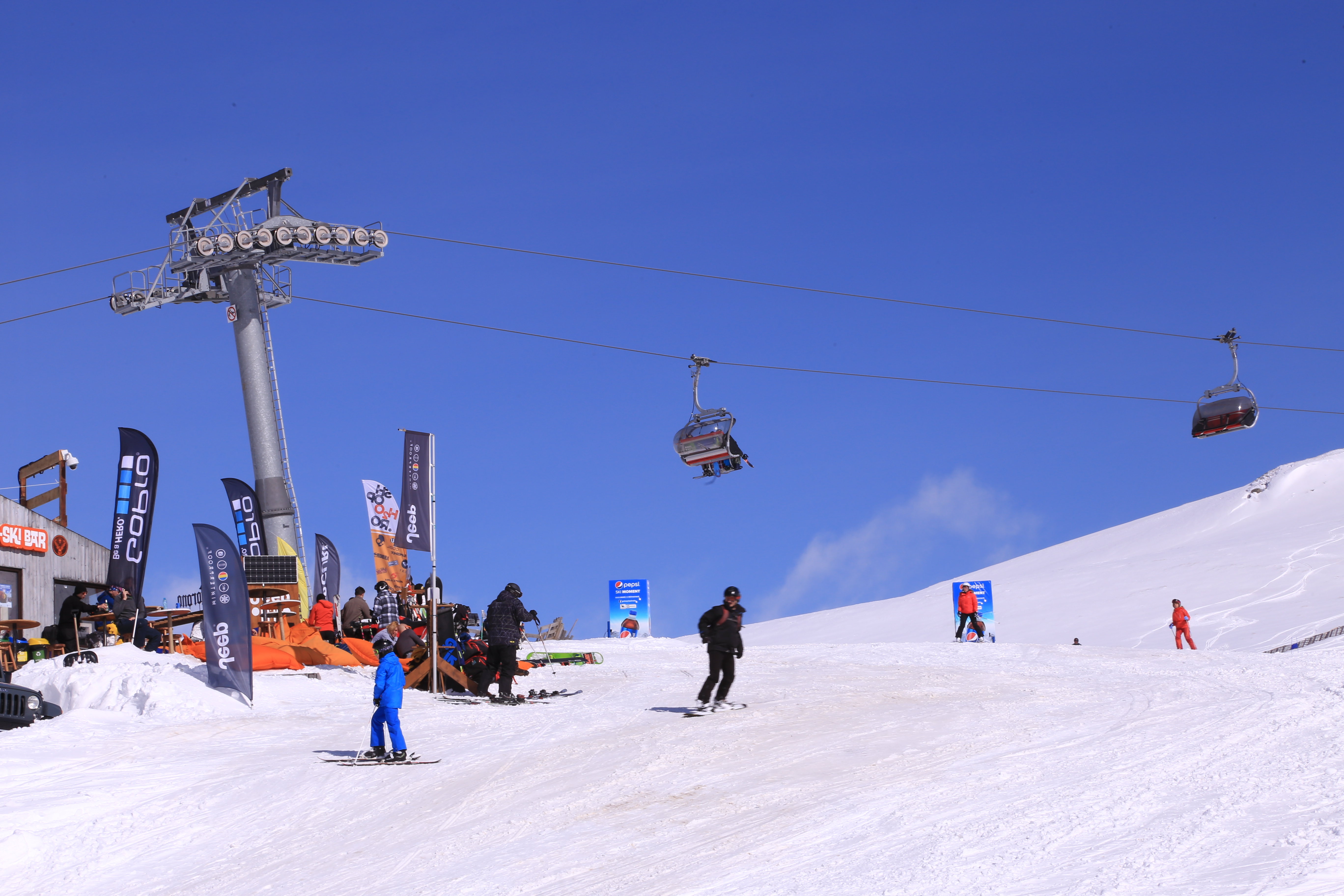 Zi albă şi multă distracţie pe pârtiile din Sinaia! GALERIE FOTO