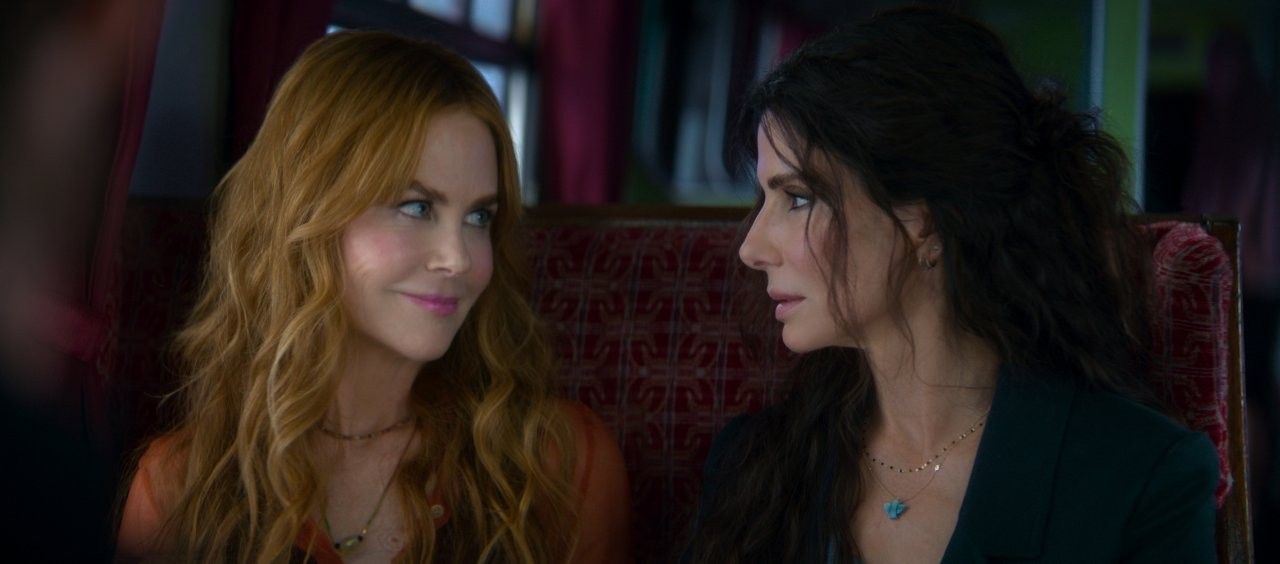 Sandra Bullock și Nicole Kidman în filmul „Ce vrăji mai fac fetele 2”