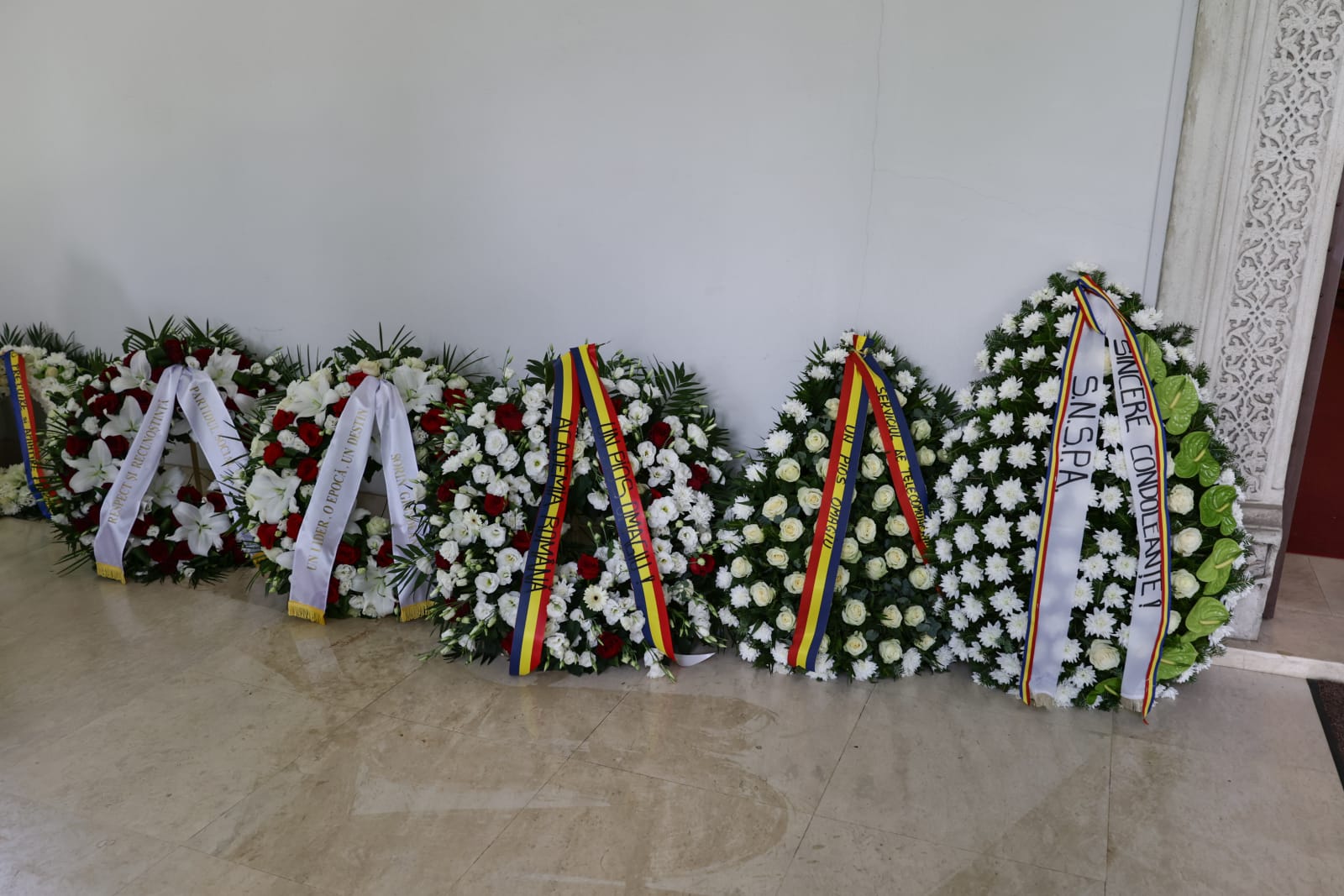 Funeralii de stat pentru Ion Iliescu. Ultimele omagii aduse în fața sicriului fostului președinte, în Sala Unirii, la Palatul Cotroceni