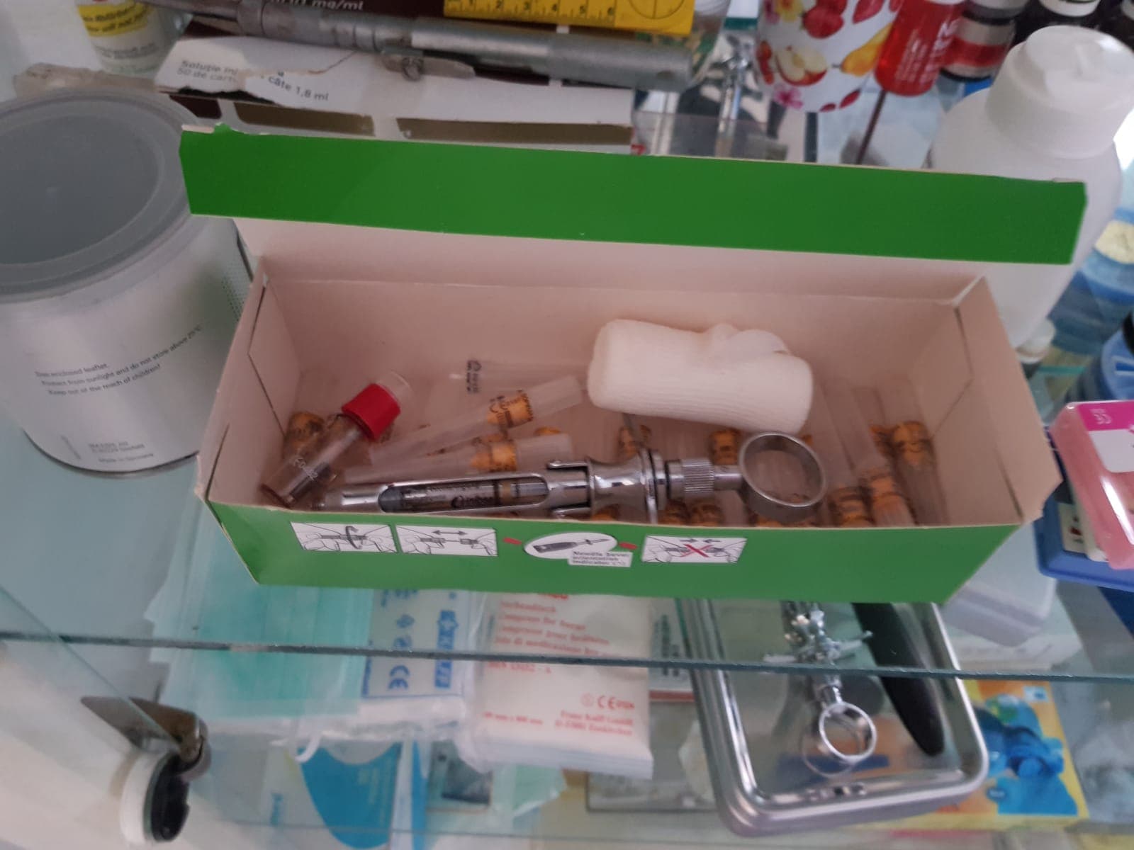 FOTO/VIDEO | Percheziții în Ilfov la un nou medic fals! Un zidar cu opt clase era dentistul satului