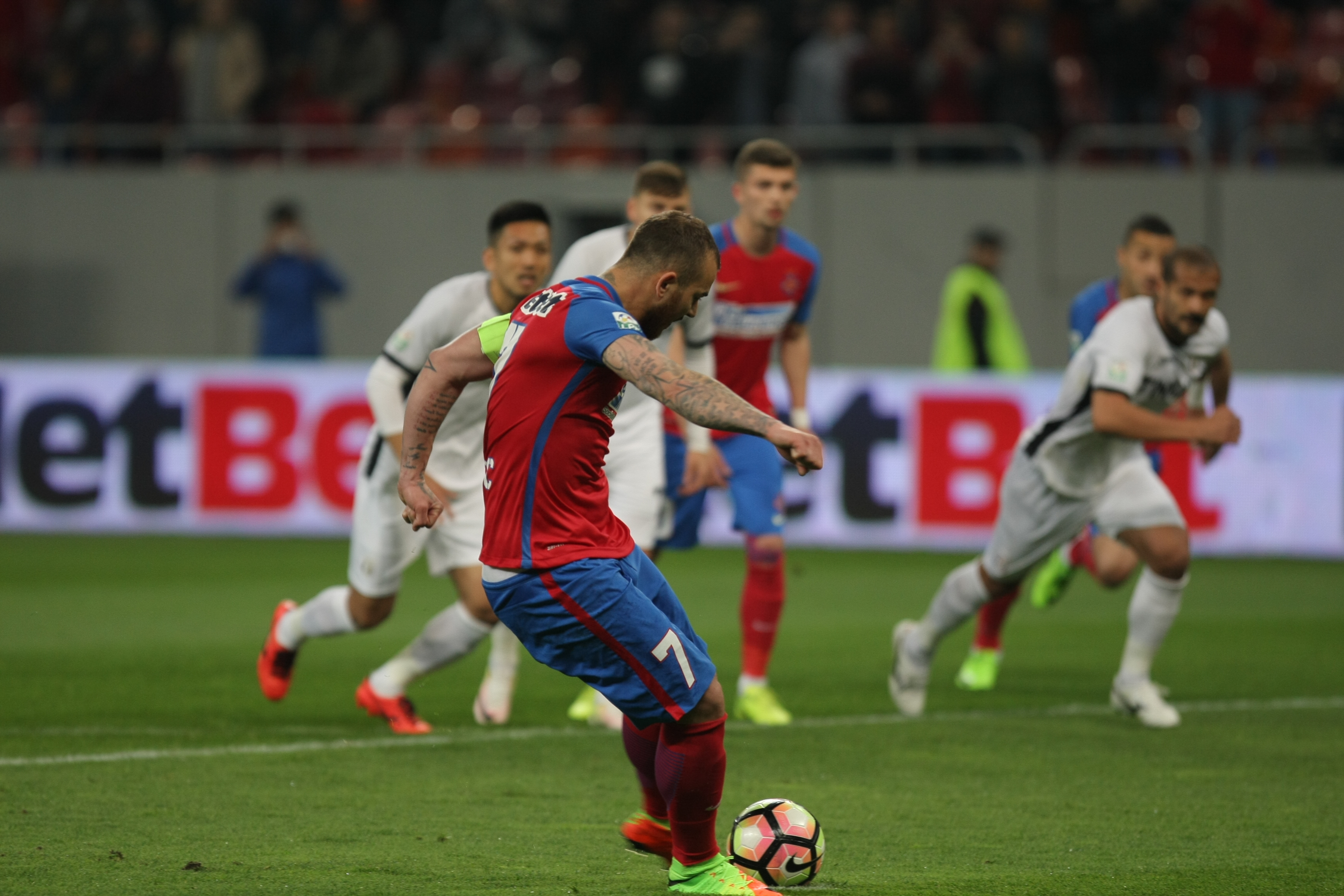 Liga 1, play-off, etapa a 4-a. FCSB - Astra Giurgiu 3-0. Magnificul Alibec și-a învins fosta echipă. Gigi Becali, locul 1 înainte de Paște / LIVE TEXT