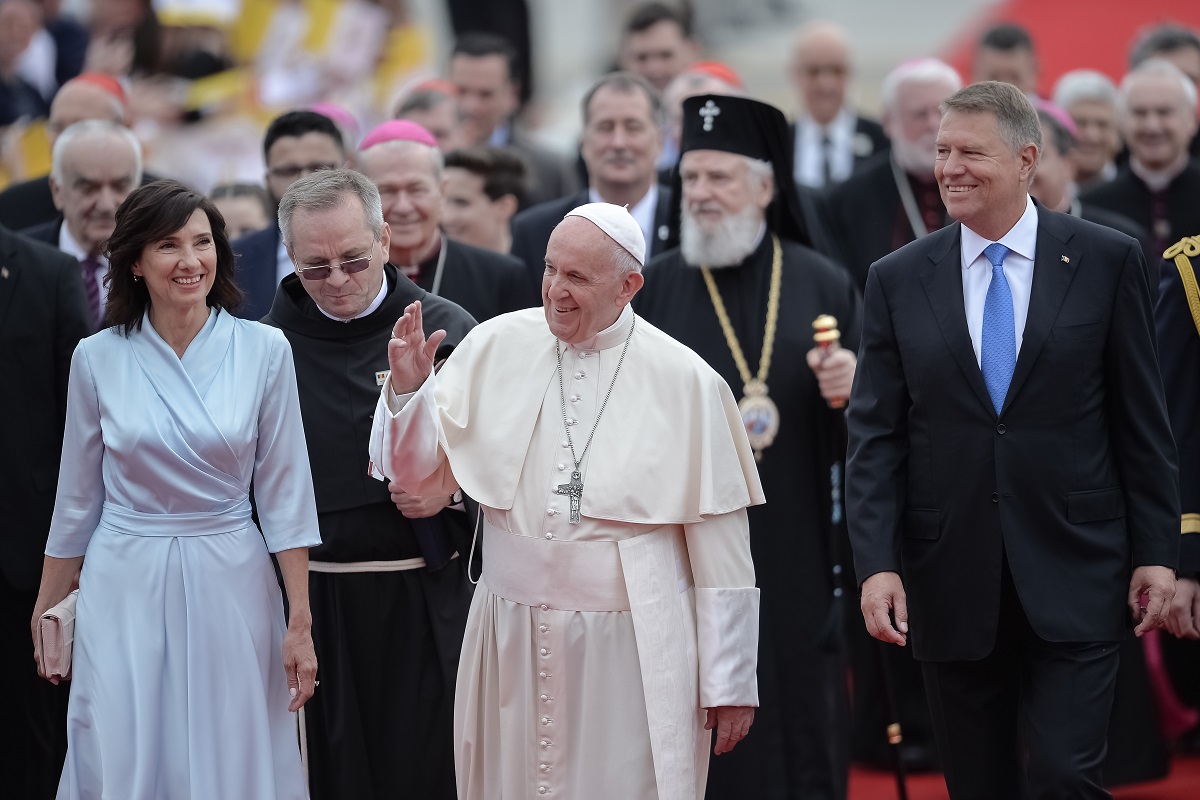 Ce spune designerul lui Carmen Iohannis despre colaborarea lor. Eli Lăslean a lăudat-o pe Prima Doamnă: „E o persoană prietenoasă, un suflet frumos”