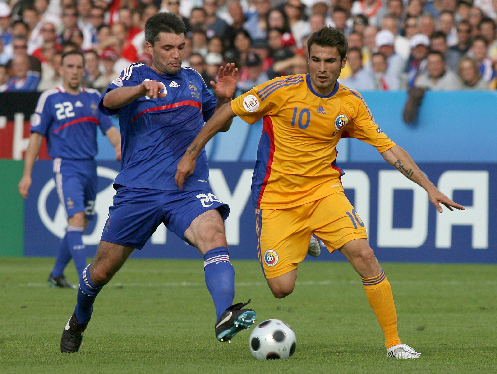 Mutu trage să ajungă la Euro 2016, pentru a-l depăși pe Hagi în topul marcatorilor de la națională! ^Vrea să intre în istorie