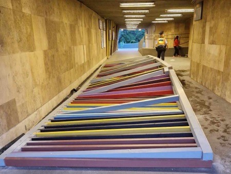 Rádőlt egy emberr a Szentlélek téri installáció: a polgármester vizsgálatot indított