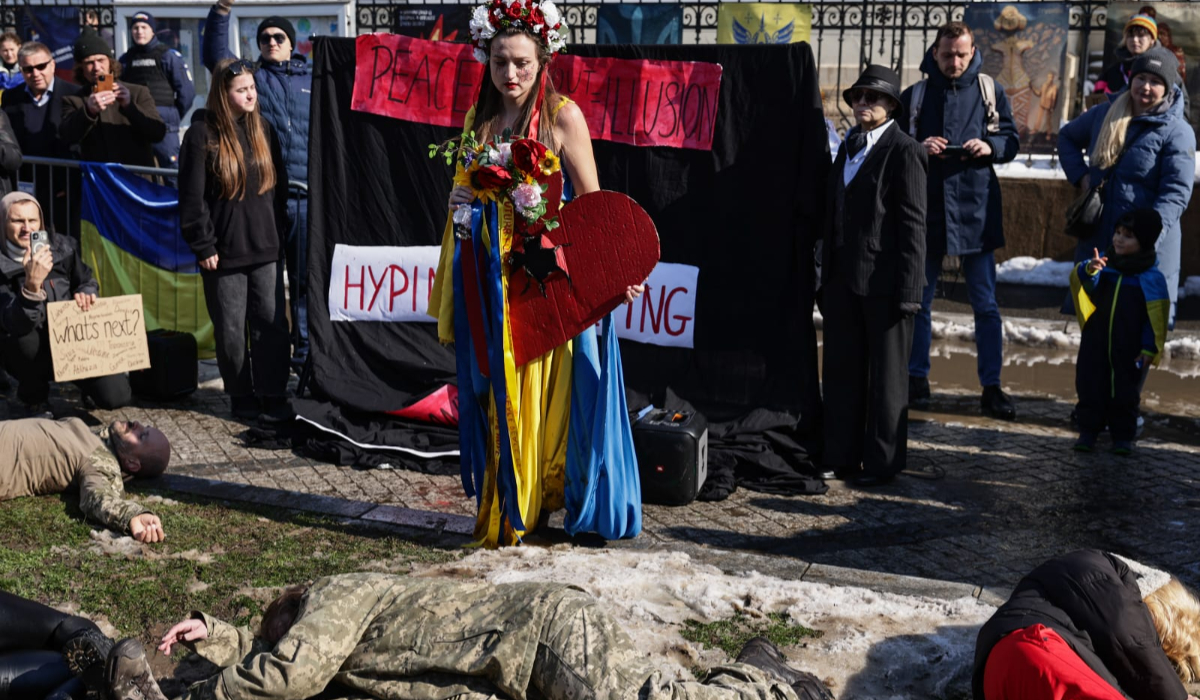 Patru ani de război în Ucraina, comemorați la București printr-o manifestație pașnică: „Pacea nu a venit”