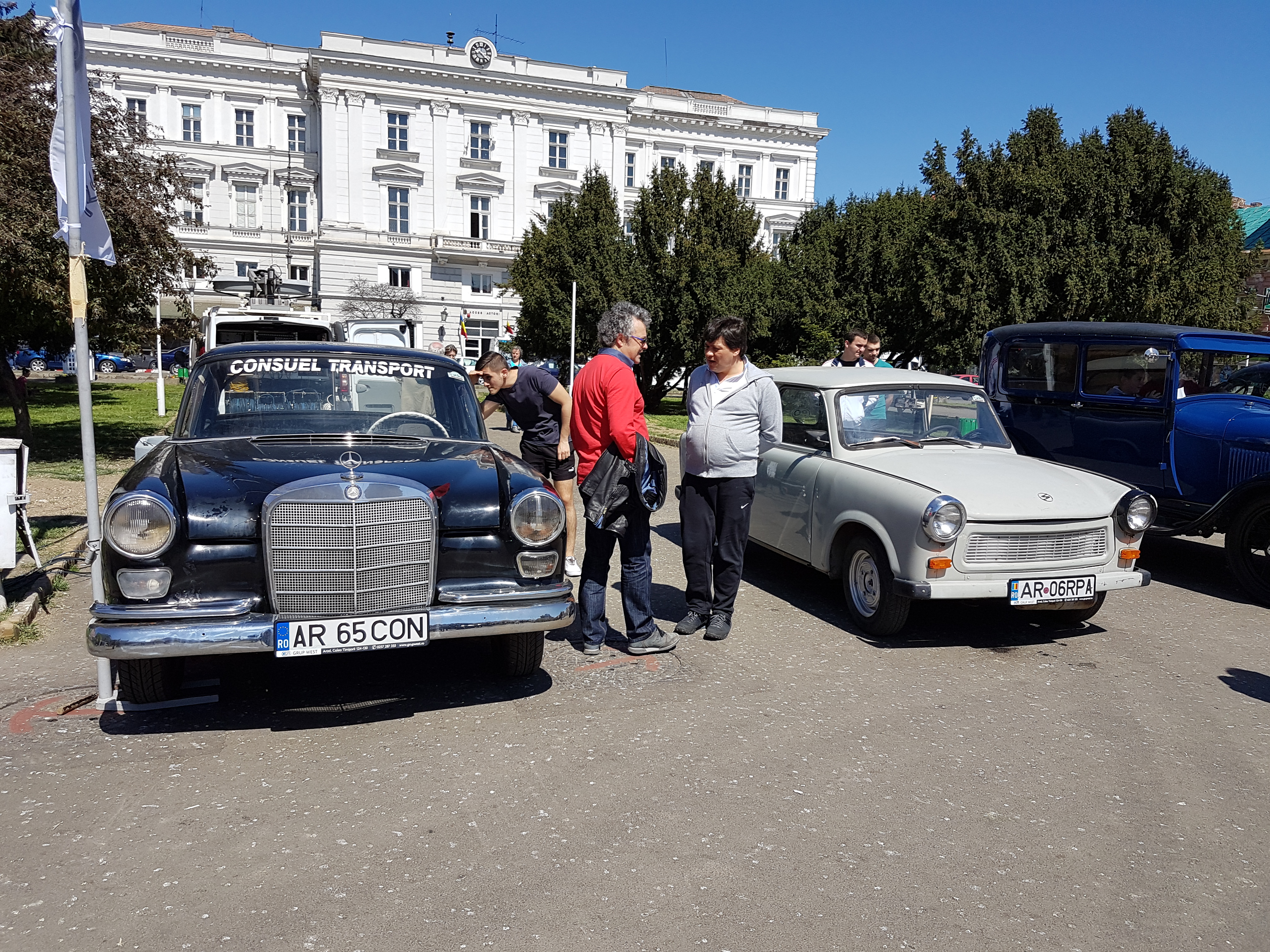 "Retro Parada Primăverii" organizată în zeci de oraşe din ţară! GALERIE FOTO
