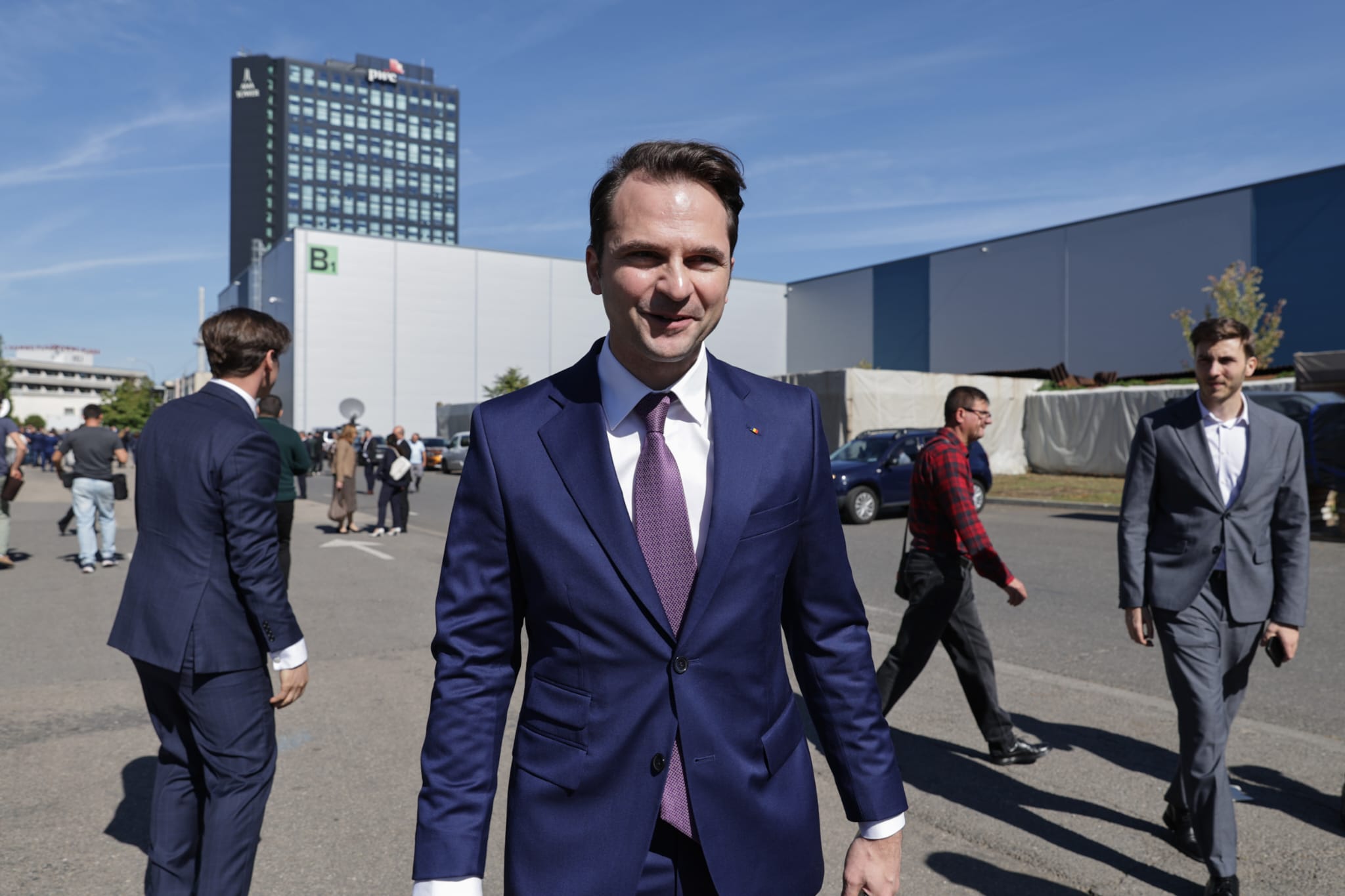 Nicolae Ciucă şi-a depus candidatura la alegerile prezidenţiale: „România are nevoie de o viziune de dreapta”