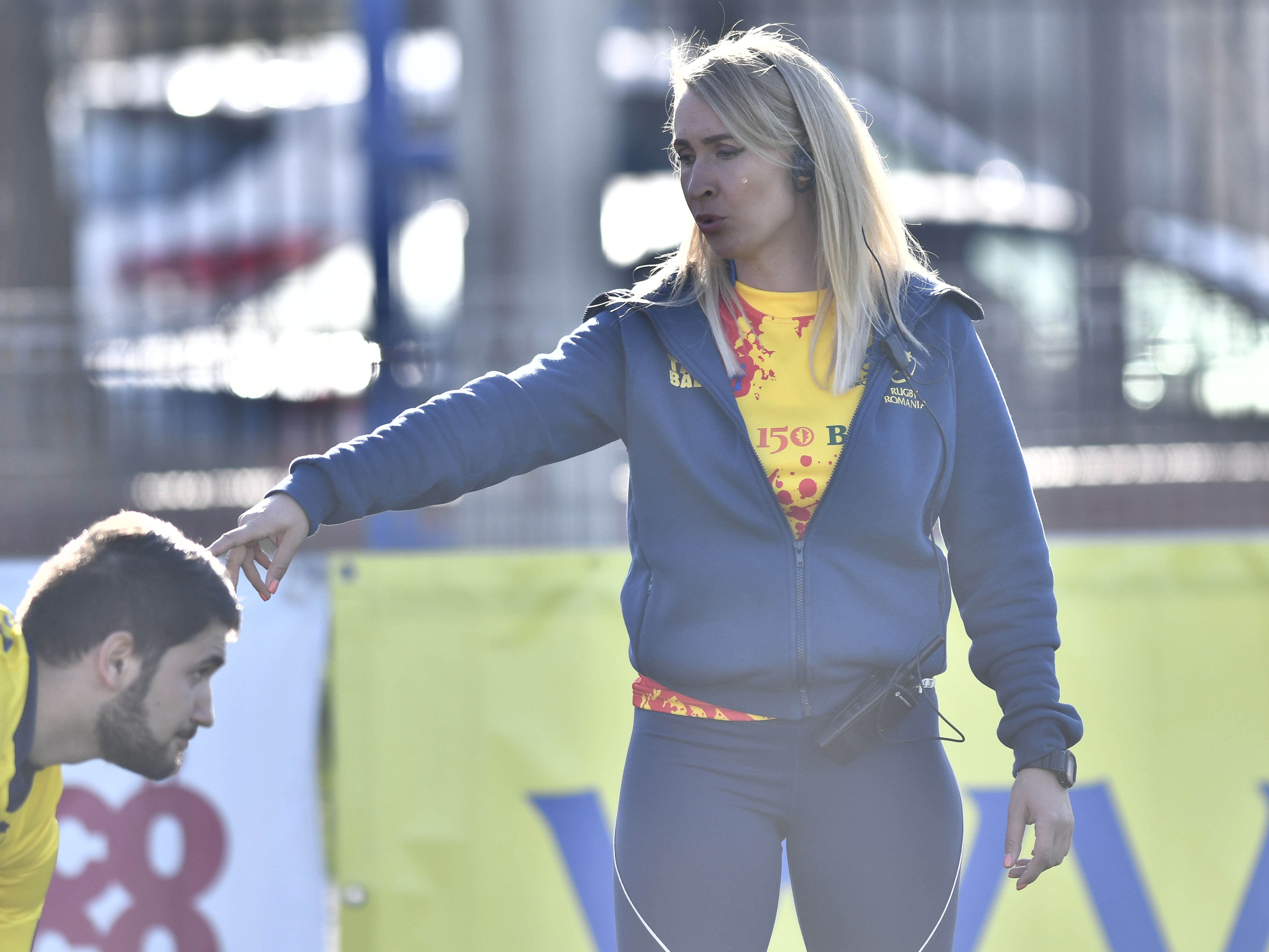 Blonda de la rugby! La naționala Under-20 a României activează frumoasa Andreea Delean, o antrenoare supersexy! GALERIE FOTO