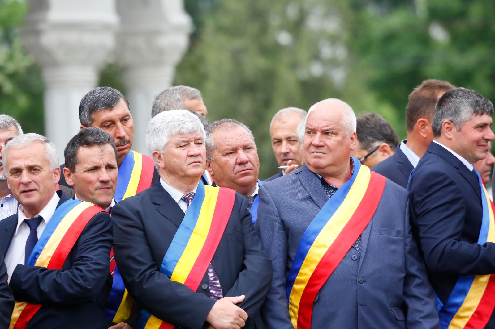 FOTOREPORTAJ: Peste 10.000 de oameni, la Buzău, de Ziua Eroilor. Jumătate au fost elevi aduși de profesori