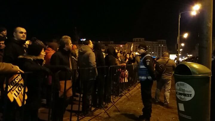 Noi proteste la Parlament față de modificarea legilor justiției. Opoziția, din nou în stradă | FOTO