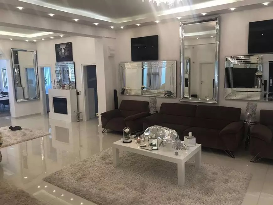 Imagini cu bradul de Crăciun al Oanei Zăvoranu. Cum arată casa actriței, plină de oglinzi și obiecte strălucitoare