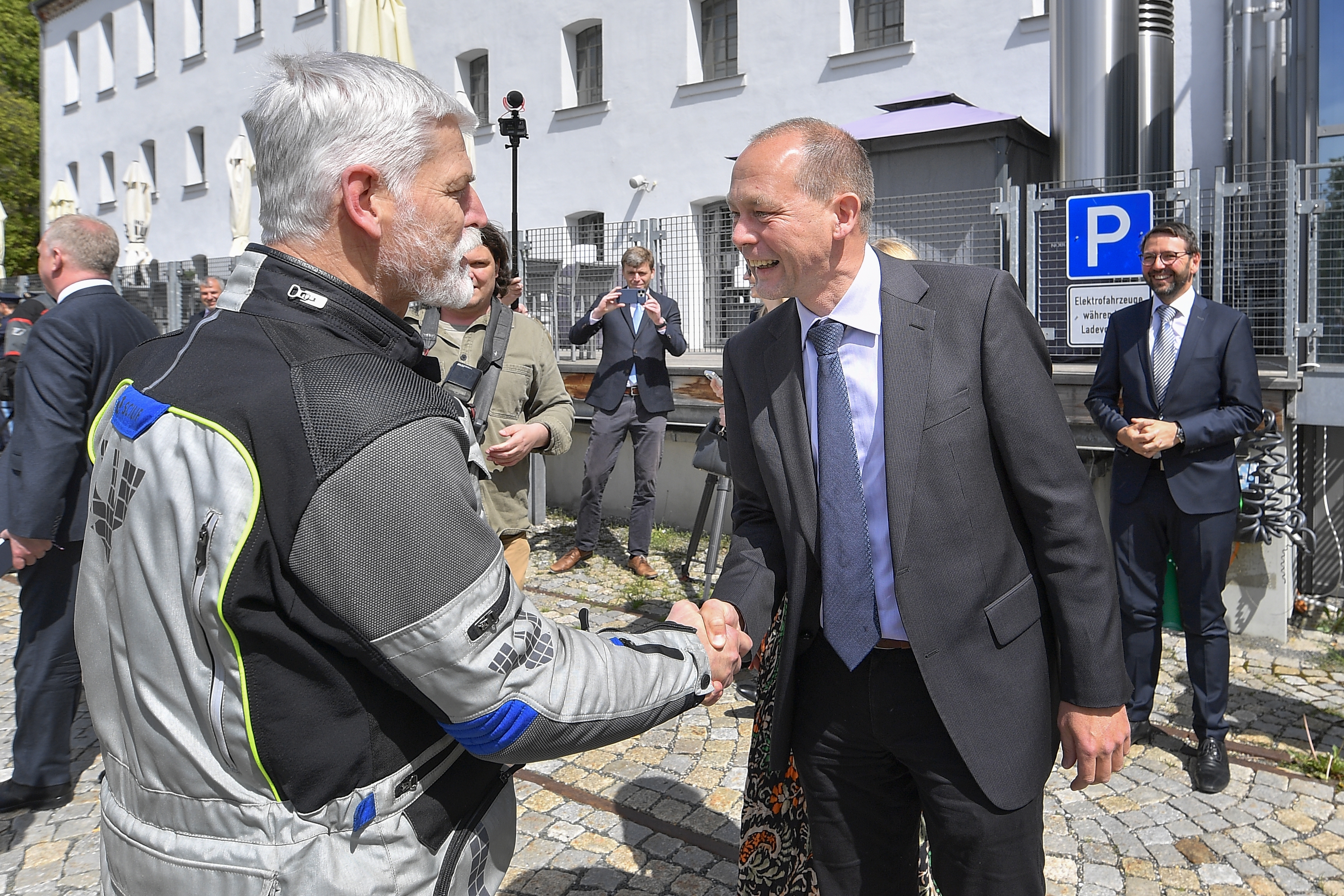 „Sunt în formă”. Președintele Petr Pavel a ajuns cu motocicleta în Germania, la deschiderea evenimentelor dedicate prieteniei ceho-bavareze