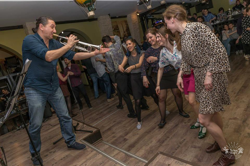 Dansul anilor '30-'40 prinde viață în Capitală. LindyBug, primul festival internațional de swing din București