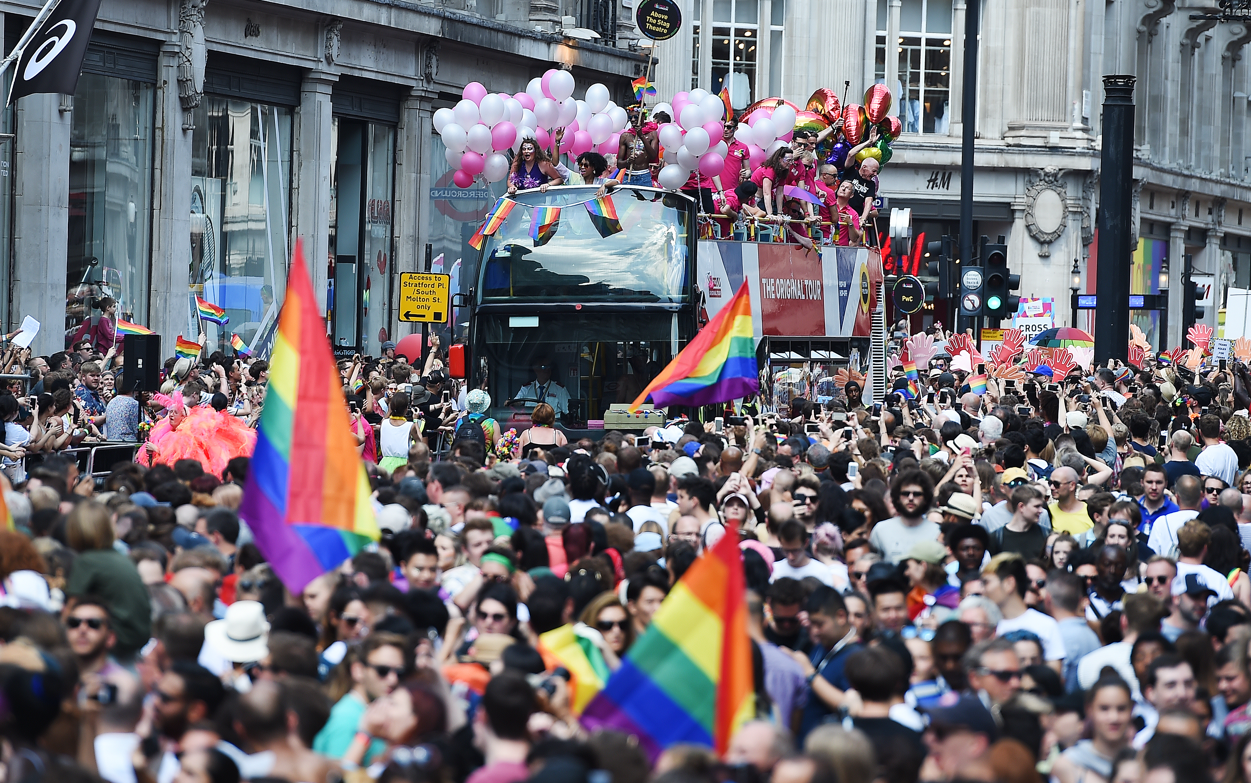 Un milion de oameni au participat, sâmbătă, la Parada Gay de la Londra