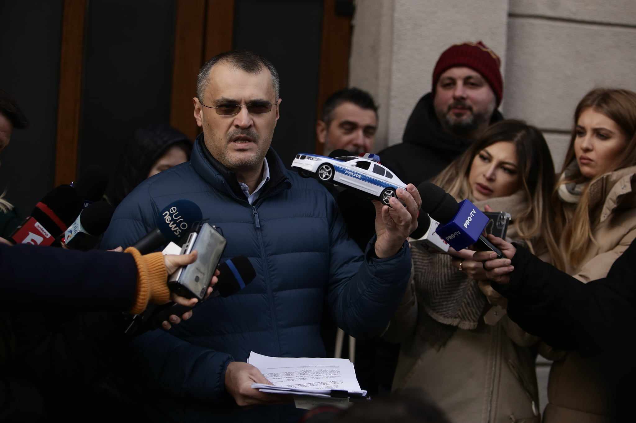 Cristian Ghinea a depus plângere la DNA față de decizia de clasare a dosarului care viza achiziția de BMW-uri pentru Poliția Română