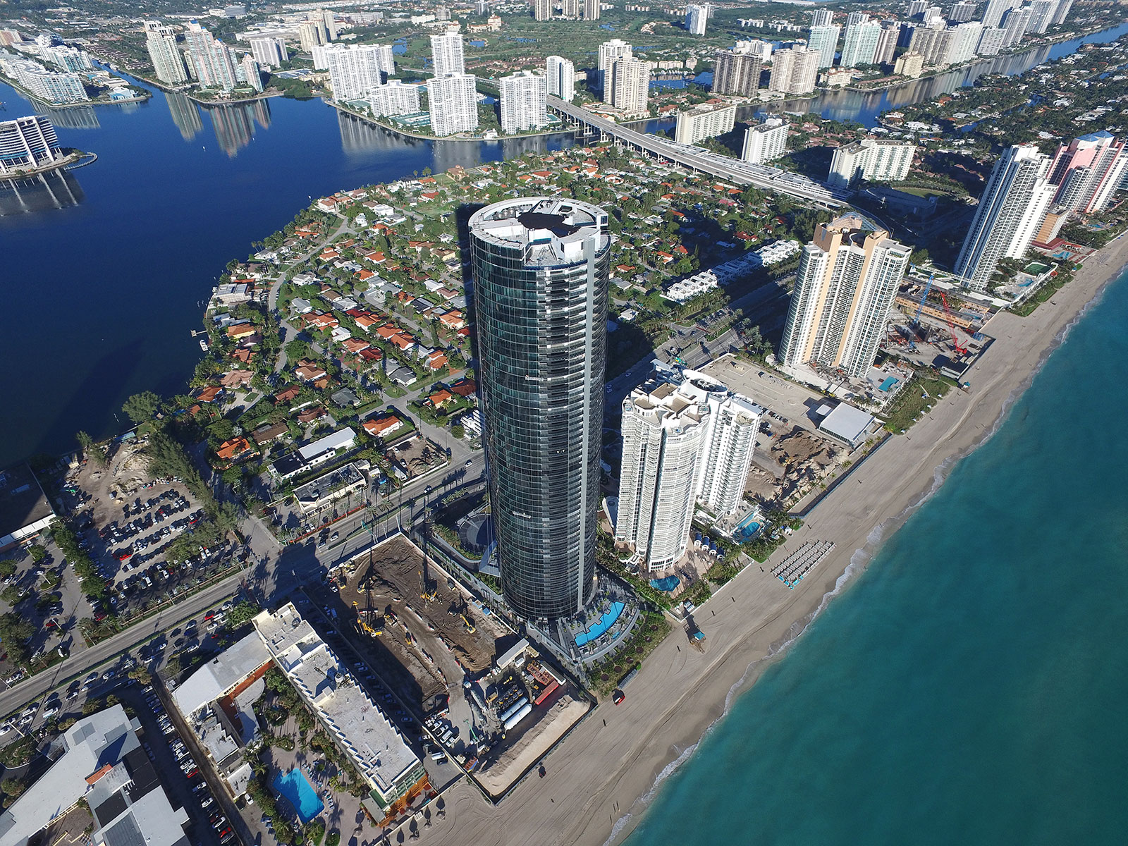 Cum arată apartamentul de 8,7 milioane de euro în care va sta Leo Messi la Miami. Are inclusiv un lift auto care-l lasă la ușă