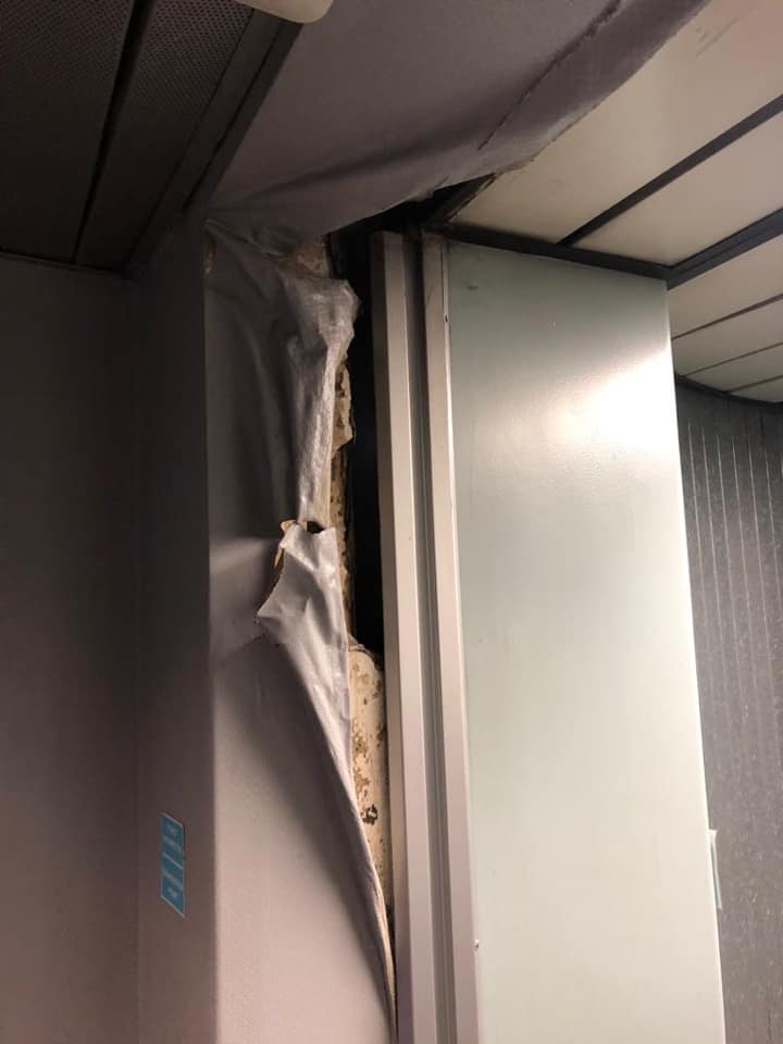 Dezastrul găsit de ministrul Transporturilor la Aeroportul Otopeni: „O mizerie de nedescris în toalete". Directorul aeroportului a fost demis