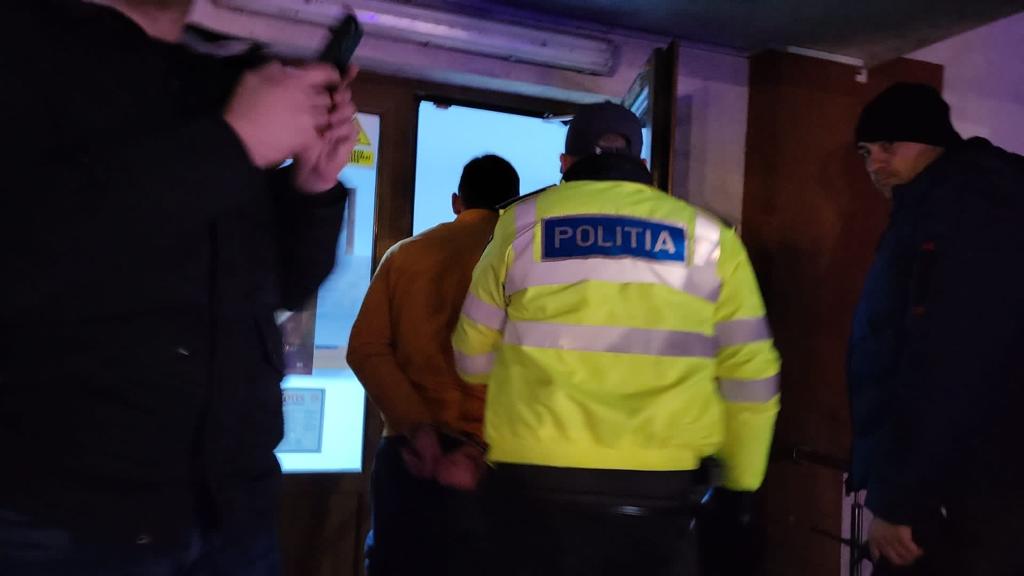 Doi tineri au evadat din arestul Poliției Vrancea. Au fost prinși după aproape trei ore de căutări