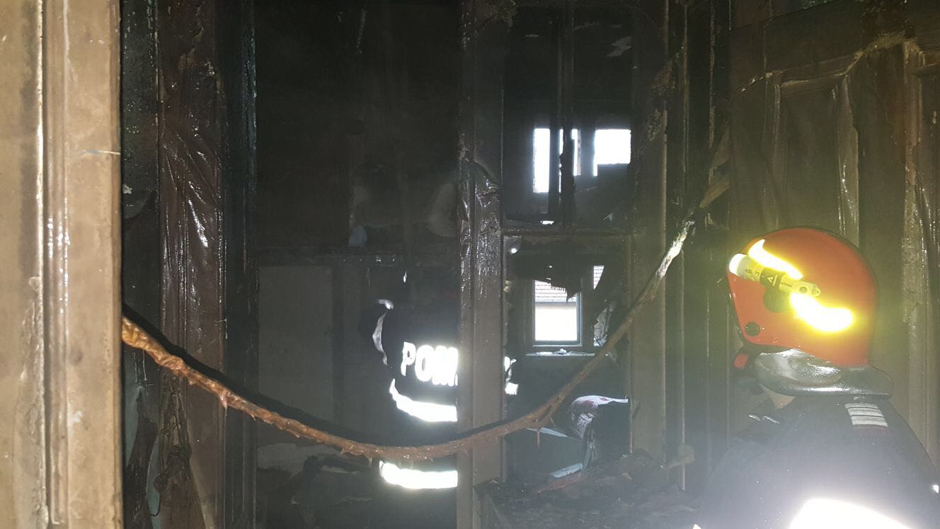 UPDATE: Un bărbat din Timișoara a incendiat casa fostei soții în timp ce femeia era la cumpărături. Bărbatul a fost reținut