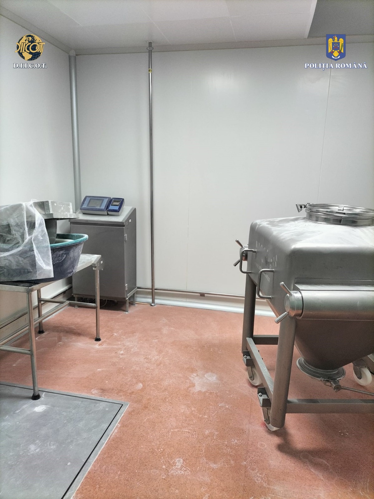 Grupare specializată în producerea de metamfetamină, anihilată. Fost vicepreședinte al Asociației Producătorilor de Medicamente, reținut