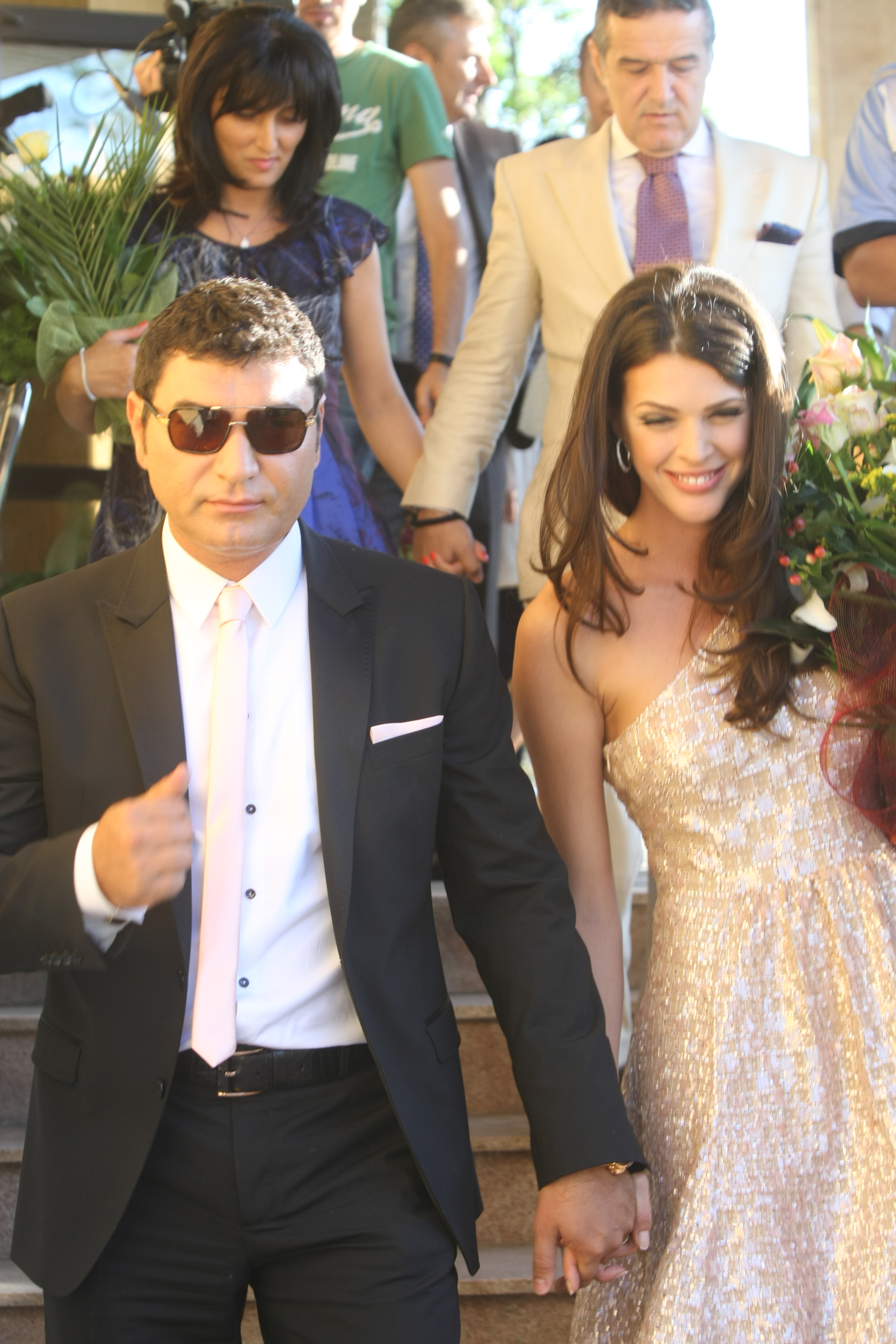 Alina Vidican vs Valentina Pelinel. Ce ținute au purtat acestea la cununia civilă | FOTO