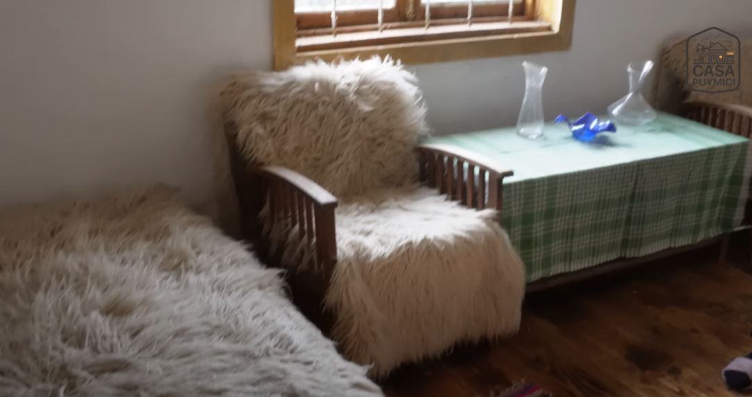 Imagini cu casa de la țară a lui Puya, după ce a renovat-o complet: „Se pot construi case și din resturi găsite”