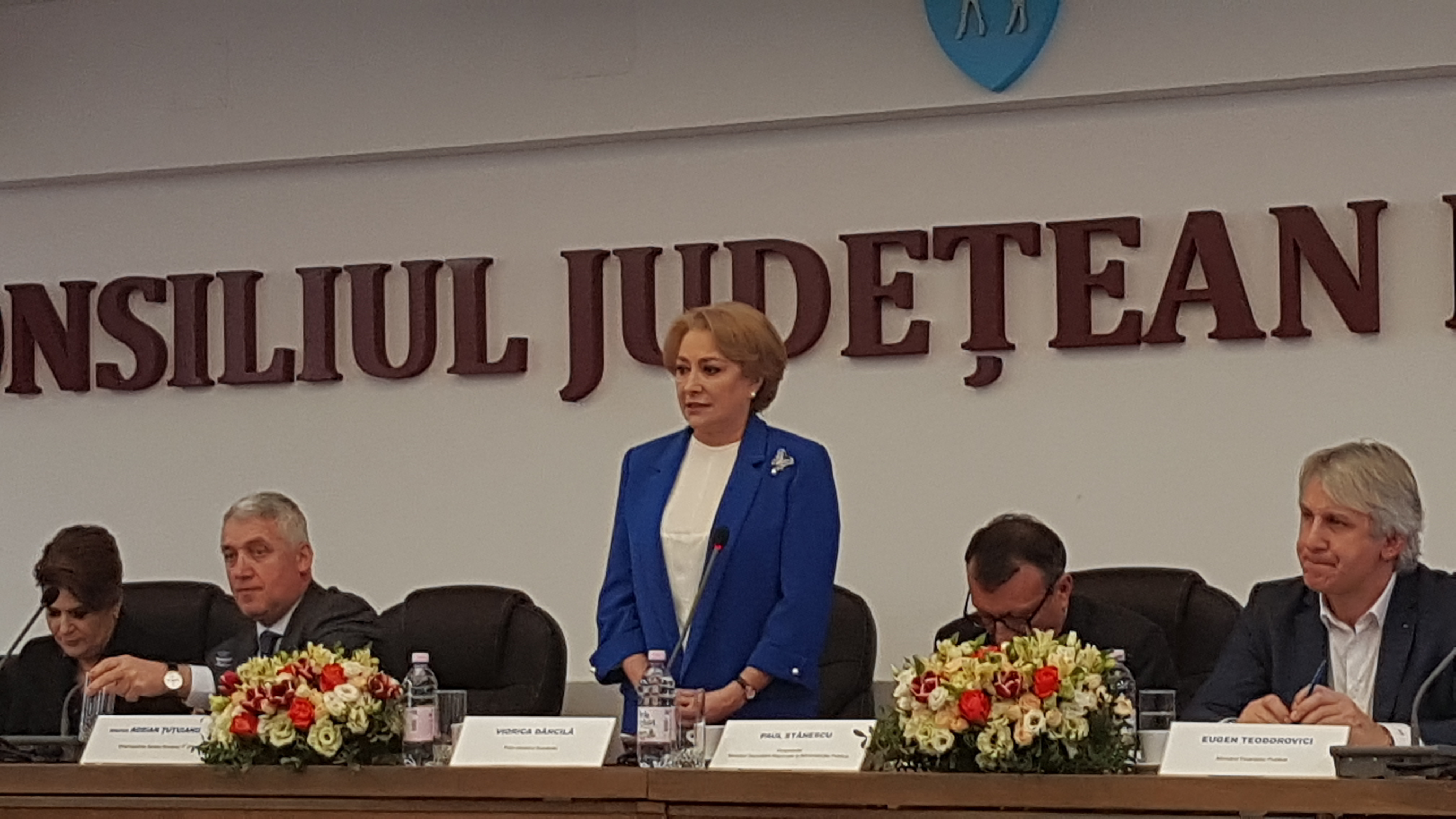 UPDATE. Premierul Viorica Dăncilă, vizită oficială în Dâmbovița; Autoritățile locale s-au plâns de starea infrastructurii și au cerut mall și stadion în Tâtrgoviște (FOTO)
