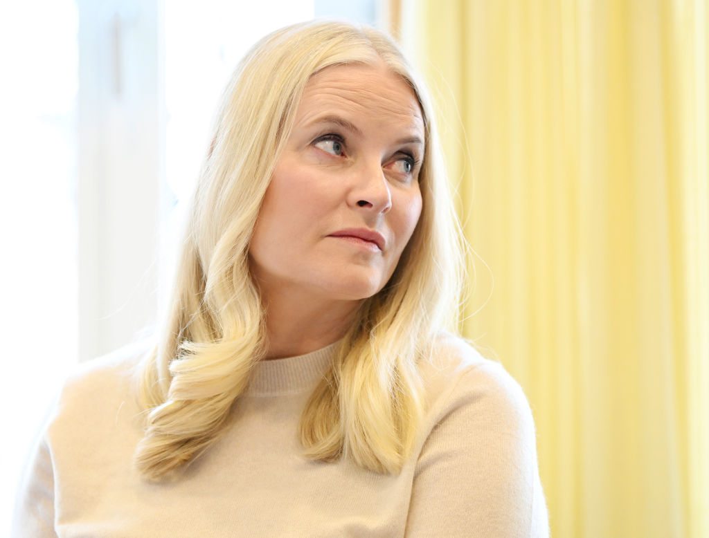 Prințesa Mette-Marit din Norvegia ar mai avea doar un an de trăit. Starea de sănătate i s-a agravat, iar medicii au inclus-o pe lista de așteptare pentru transplant pulmonar