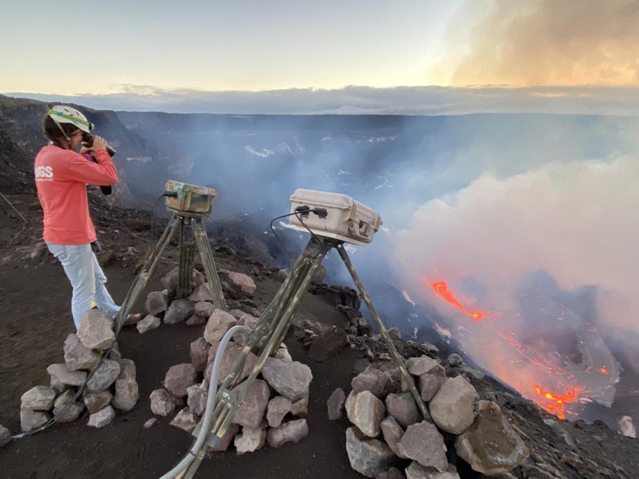 VIDEO | Vulcanul Kilauea a erupt.  Mii de oameni au fost evacuaţi din Hawaii