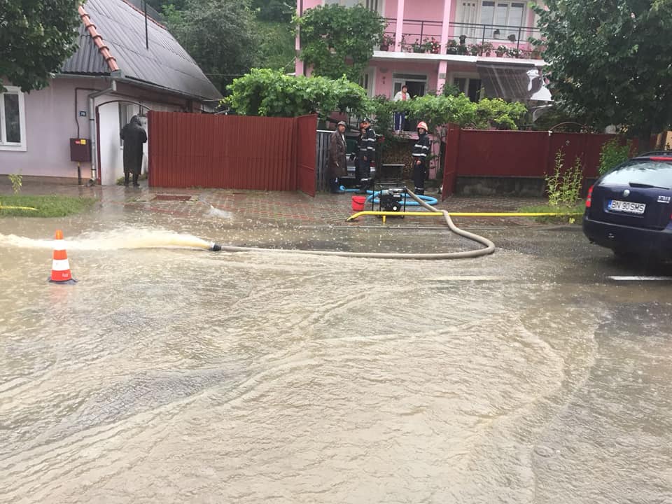 Inundaţiile au produs pagube în patru localităţi din Bistriţa-Năsăud, inclusiv în orașul Bistrița