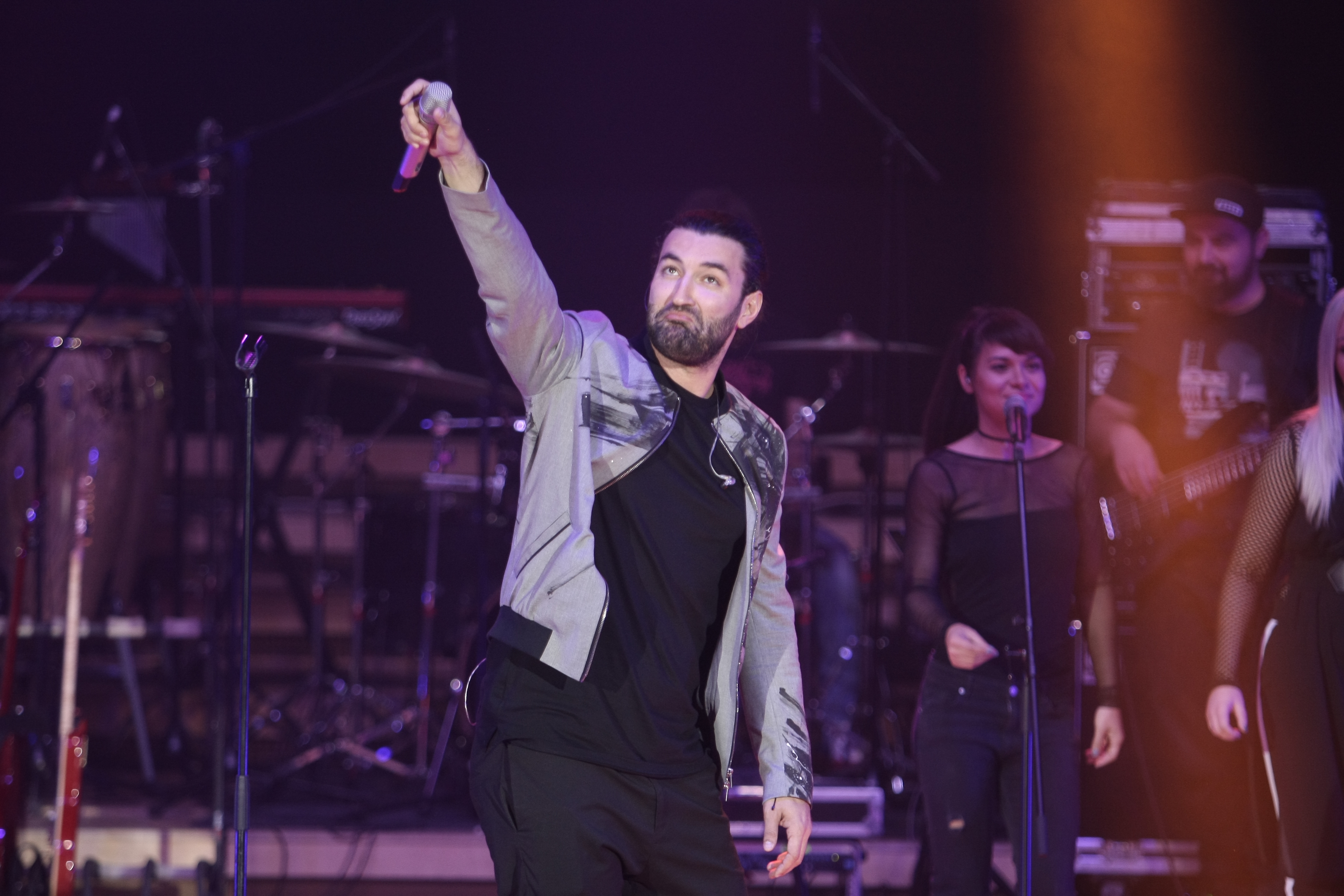 Duelul Andra vs. Delia s-a încheiat remiză la Gala premiilor muzicale ale Radioului Public. ”Împăcate” de organizatori cu un număr egal de trofee
