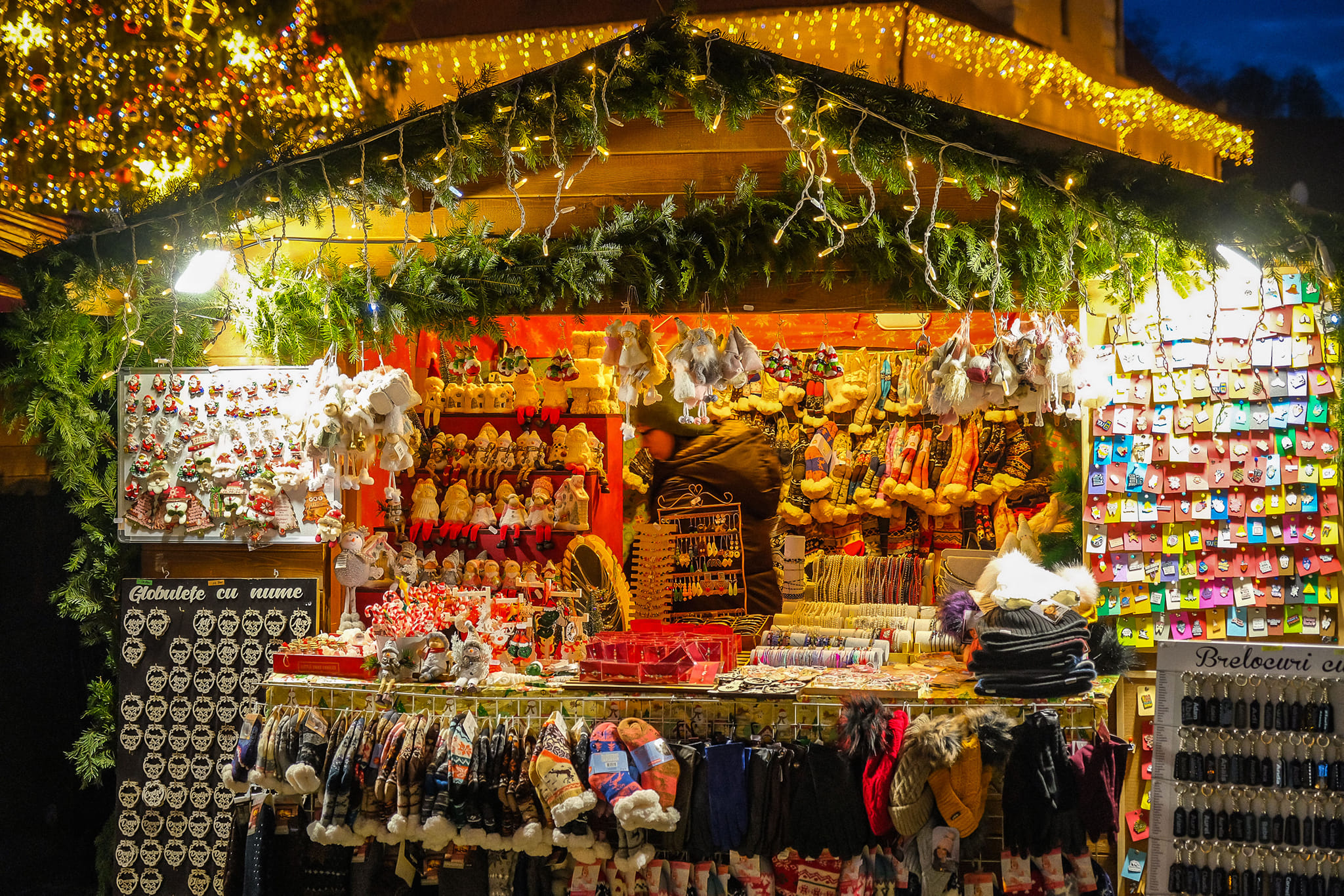 Târgul de Crăciun Brașov 2024. Căsuțe cu produse tradiționale, dar și cel mai înalt brad de Crăciun natural din România