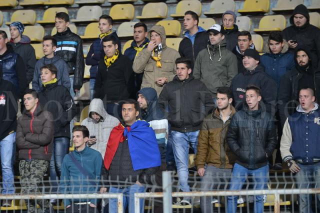 Adrian Szabo, antrenorul lui FC Brașov, despre încendiul produs pe finalul meciului cu CSM Rm. Vâlcea, lângă arena Tineretului: ”Am crezut ca focul vine peste noi!”. Un muncitor a murit, cinci persoane sunt rănite