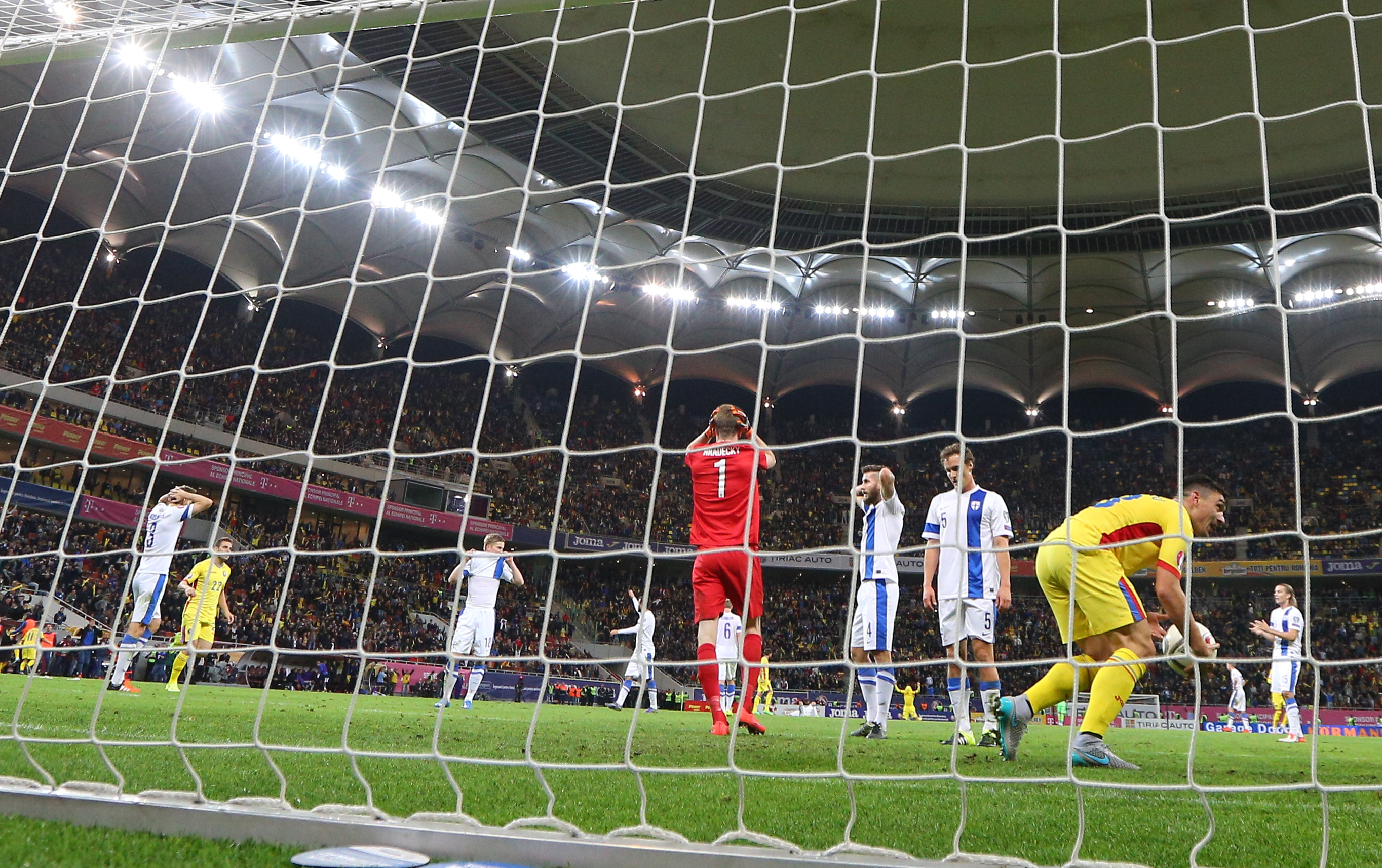 PRELIMINARIILE EURO 2016 / Declarații după România - Finlanda 1-1.^Anghel Iordănescu: ”Era nedrept să nu câștigăm. Îmi cer scuze fanilor! Reacția lor, de a ne huidui, a fost una firească”! GALERIE FOTO