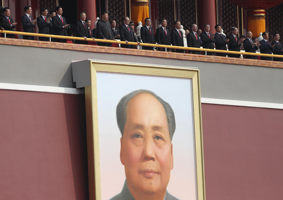 Defilare grandioasă la Beijing. China sărbătorește 70 de ani de comunism, în timp ce la Hong Kong se cere mai multă democrație