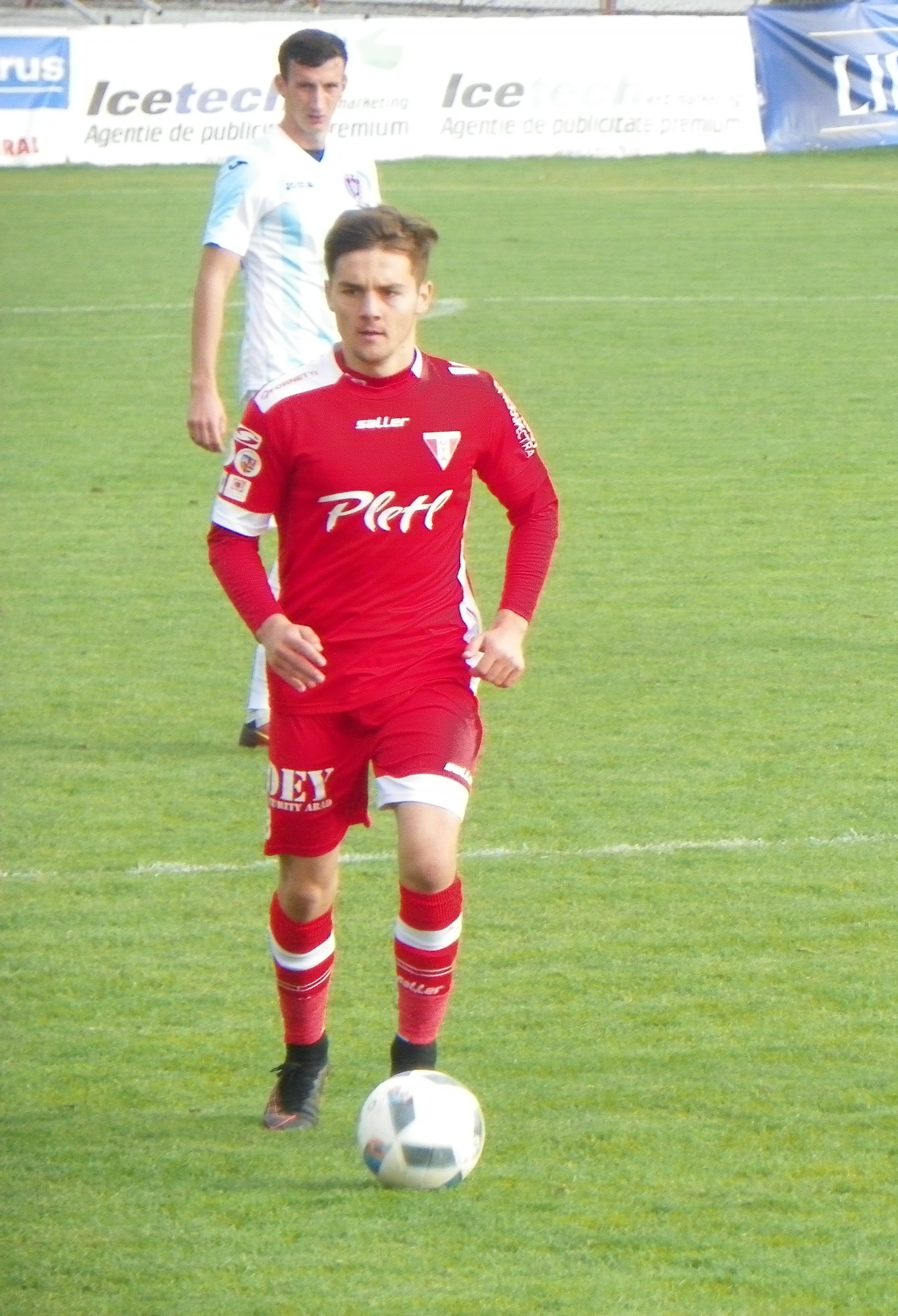 Liga a 2-a. Revoluție la UTA. Grahovac a fost dat afară. Ciucă, Buleică și Strătilă - trimiși la echipa a doua. Arădenii, umiliți acasă. Rezultatele etapei a 17-a