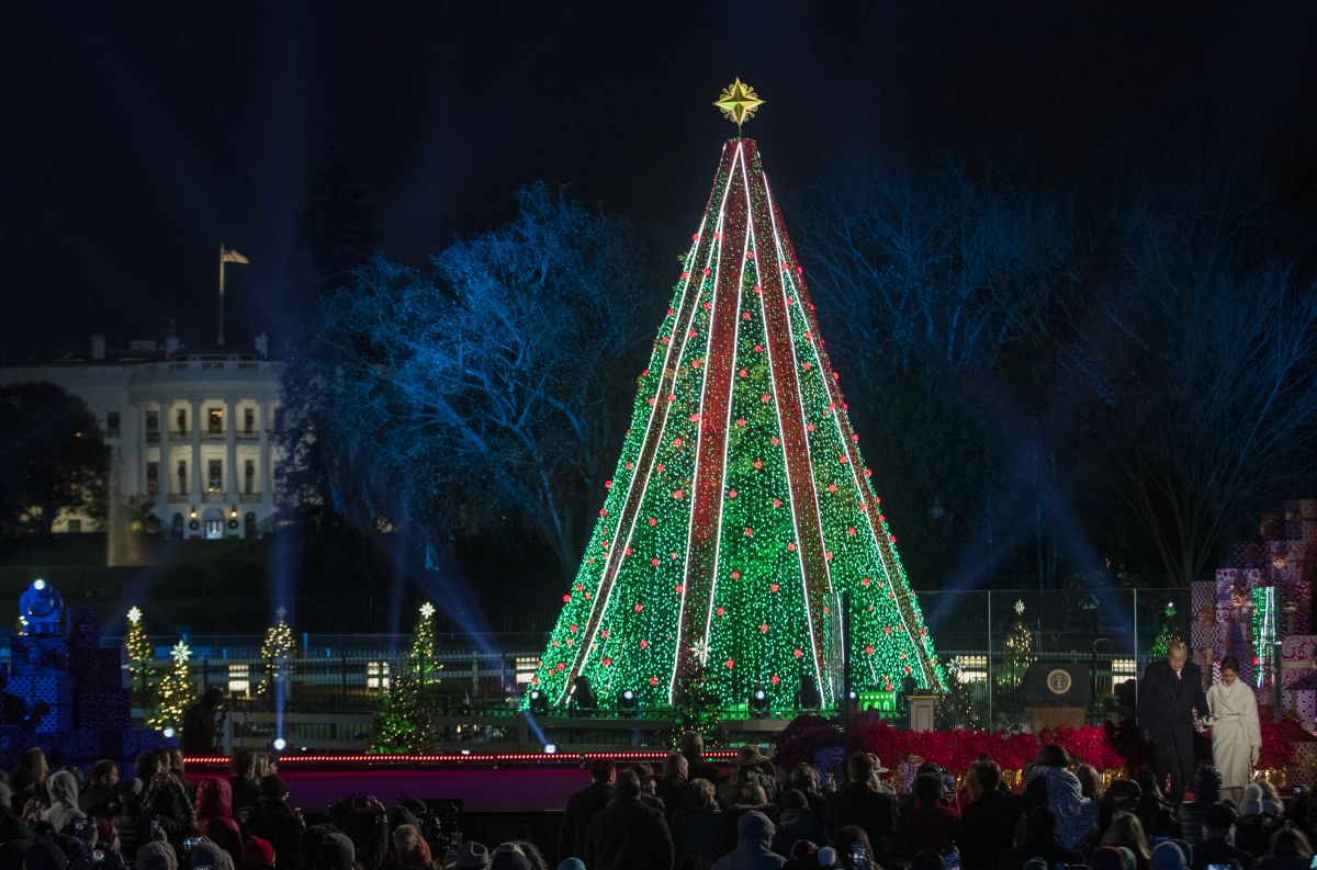 FOTO| Donald și Melania Trump au aprins luminile bradului de Crăciun de la Casa Albă