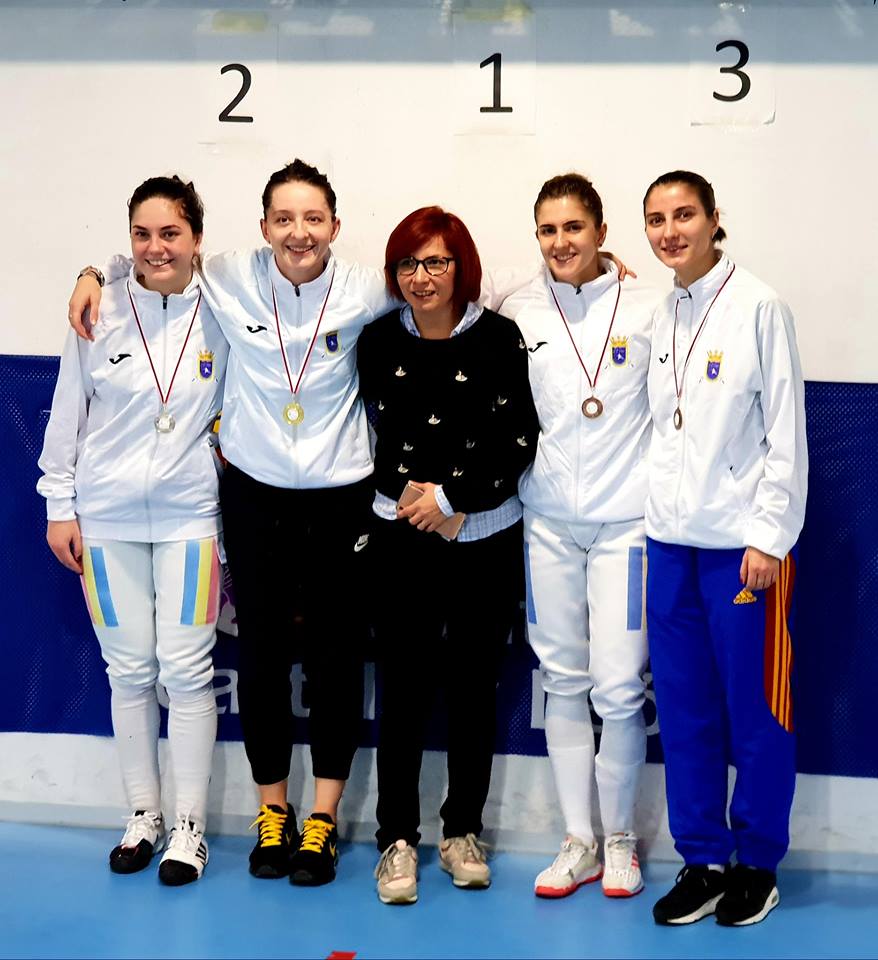 Ana-Maria Brânză susține o fostă colegă să-și îndeplinească visul în Spania. Ziua barmaniță, seara antrenoare de scrimă!