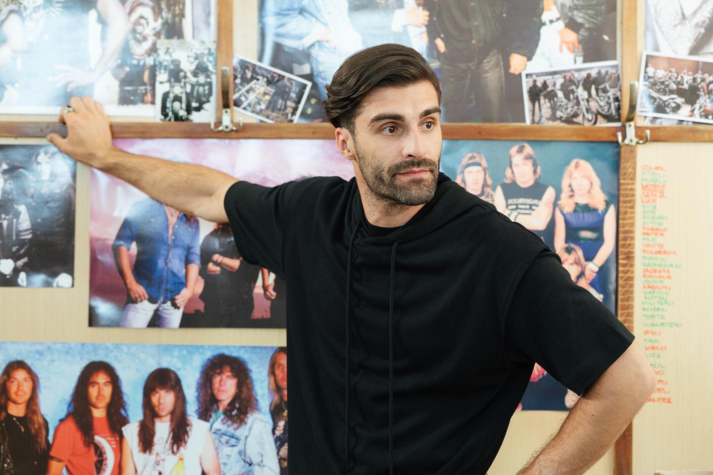 Prezentatoarea TV a divorțat în secret și s-a cuplat cu un actor de la PRO TV. Au vrut să-și ascundă relația, dar au fost surprinși sărutându-se