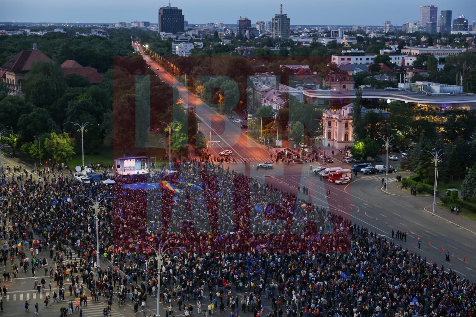 Miting pro Europa în București de Ziua Europei pentru susținerea apartenenţei la UE. Lumea a cântat „Imnul golanilor” și „Insieme”. Câți oameni au fost