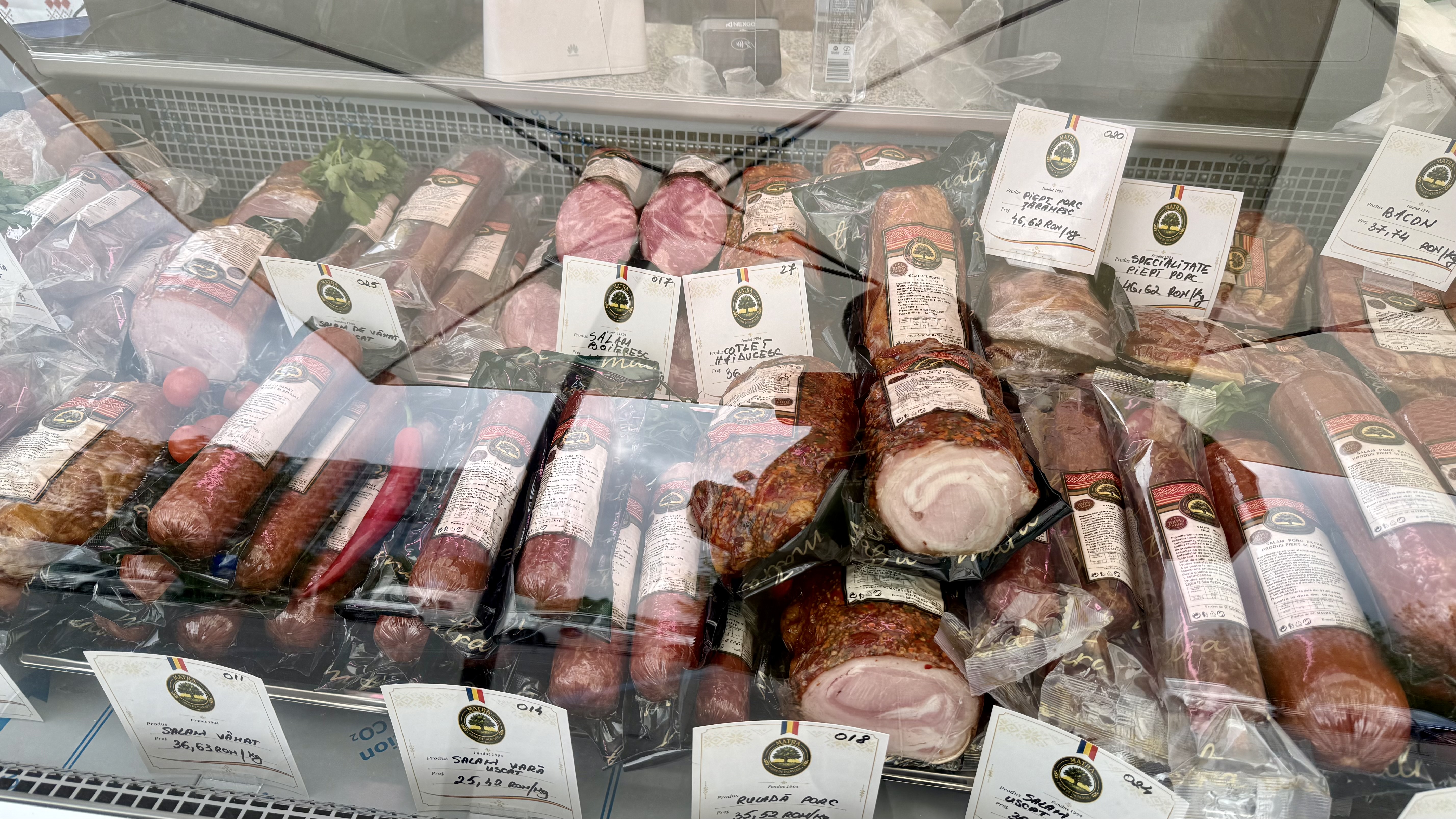 „Sigur și Gustos”, dar te ține buzunarul? Am fost la târgul de la Casa Presei unde pastrama costă 220 de lei/kg