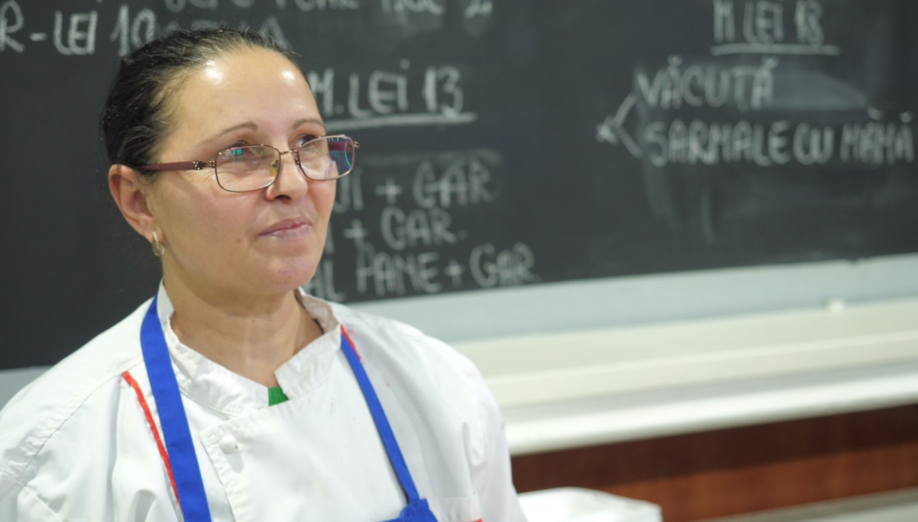 #salvatipipera | Mama Lili, bucătăreasa care gătește cu dragoste pentru corporatiști, la cantina de la capătul tramvaiului 16