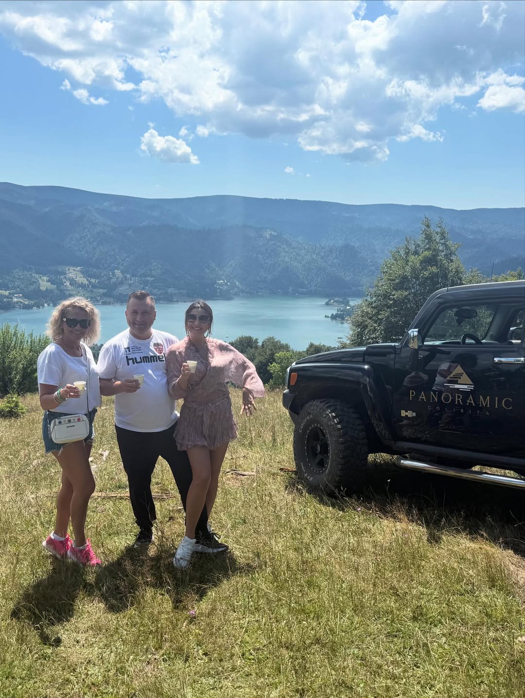 „Colțul de Rai” din România care a cucerit-o pe Mirela Vaida în vacanță: „Plimbări cu barca, excursii la stână. E cel mai pur aer”