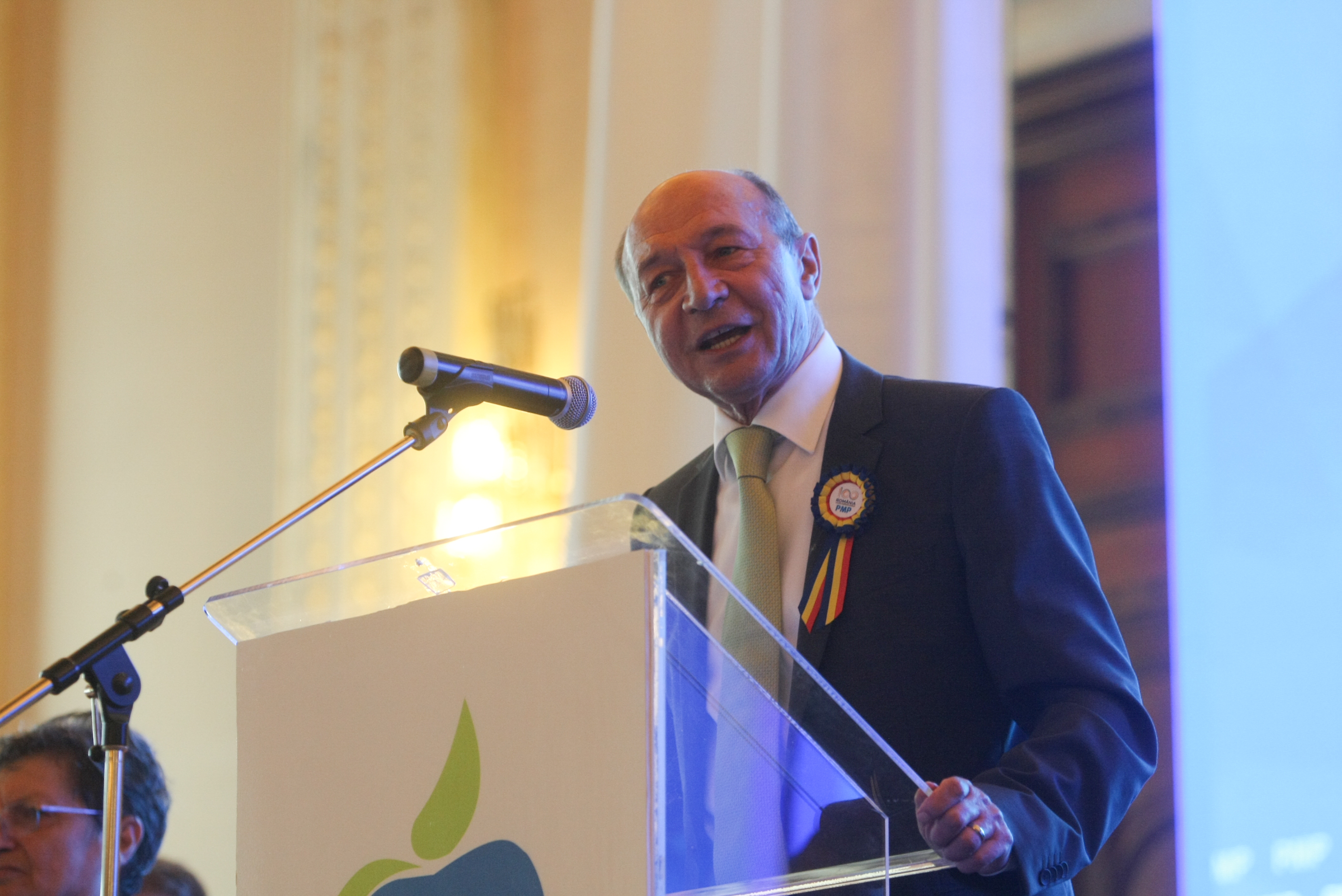 Schimb de replici dur între Turcescu și Băsescu, la Congresul PMP: ”M-aş fi aşteptat să rămâneţi la cârmă”/ ”Un căpitan are și el o licență care expiră” (VIDEO)
