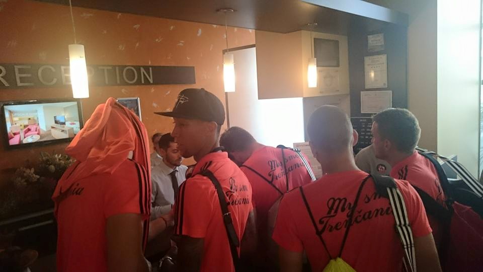 Atenţie! Slovacii au exersat pupăturile: "Sperăm la calificare, altfel nu mai veneam!" / FOTO