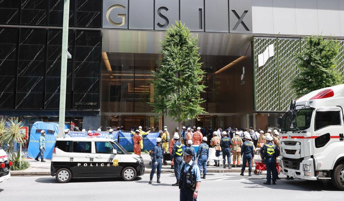 Zeci de persoane rănite, după ce un bărbat a stropit cu o substanță periculoasă într-un centru comercial de lux din Tokyo