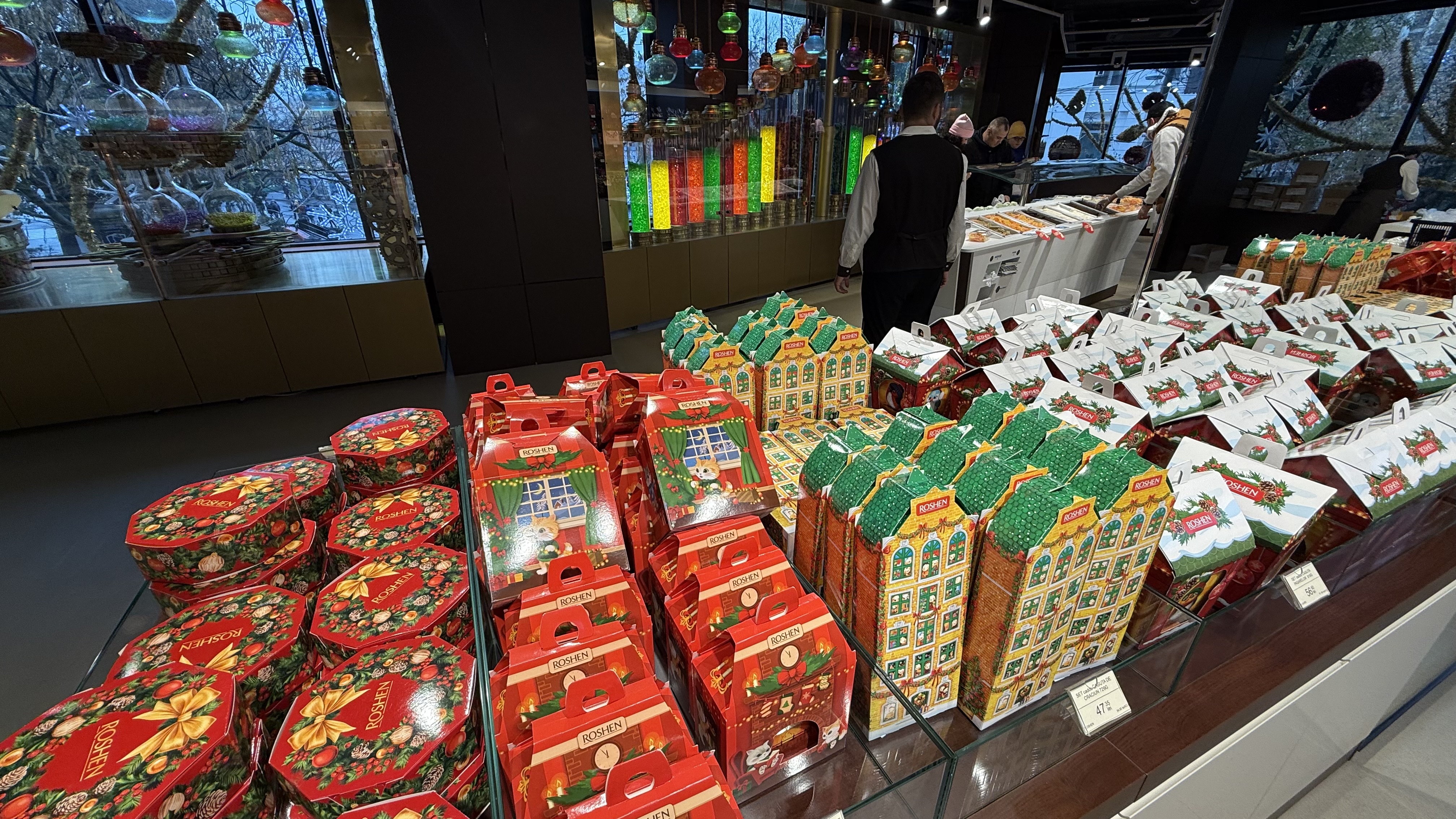 Noul templu al dulciurilor din București. Peste 300 de sortimente de produse. Cât costă și de ce toată lumea vorbește despre magazinul de la Piața Unirii