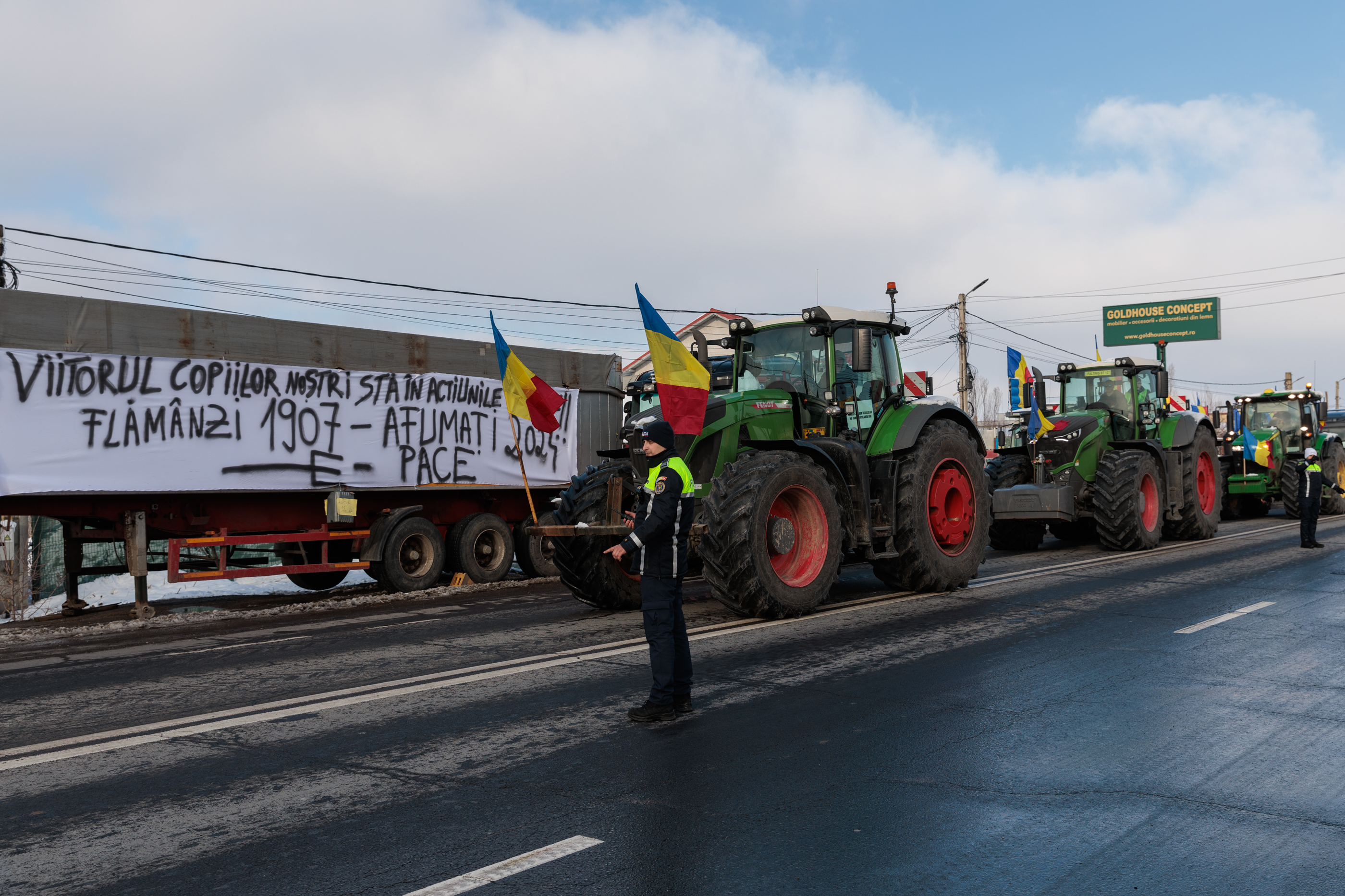 REPORTAJ. Ce nu s-a văzut la TV de la adevăratul protest al transportatorilor și fermierilor: „Ne învățăm copiii să plece în altă parte. Nu putem să-i condamnăm la sărăcie”