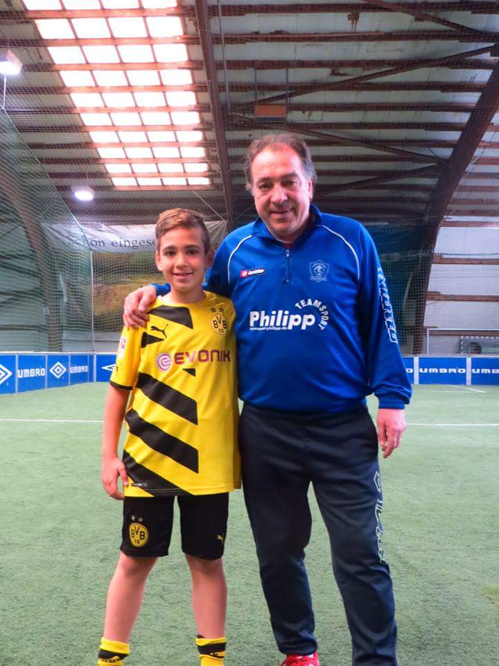 Marcel Răducanu a împlinit astăzi vârsta de 61 ani! ^Două momente comice cu fostul mijlocaș al Stelei / GALERIE FOTO