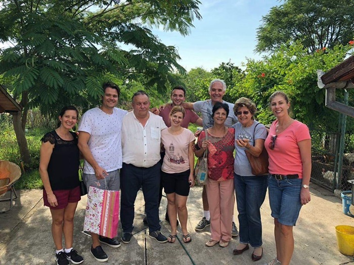 O familie de brazilieni a ajuns în Timiș pentru a-și descoperi originile. În Giarmata au găsit urmele străbunicilor